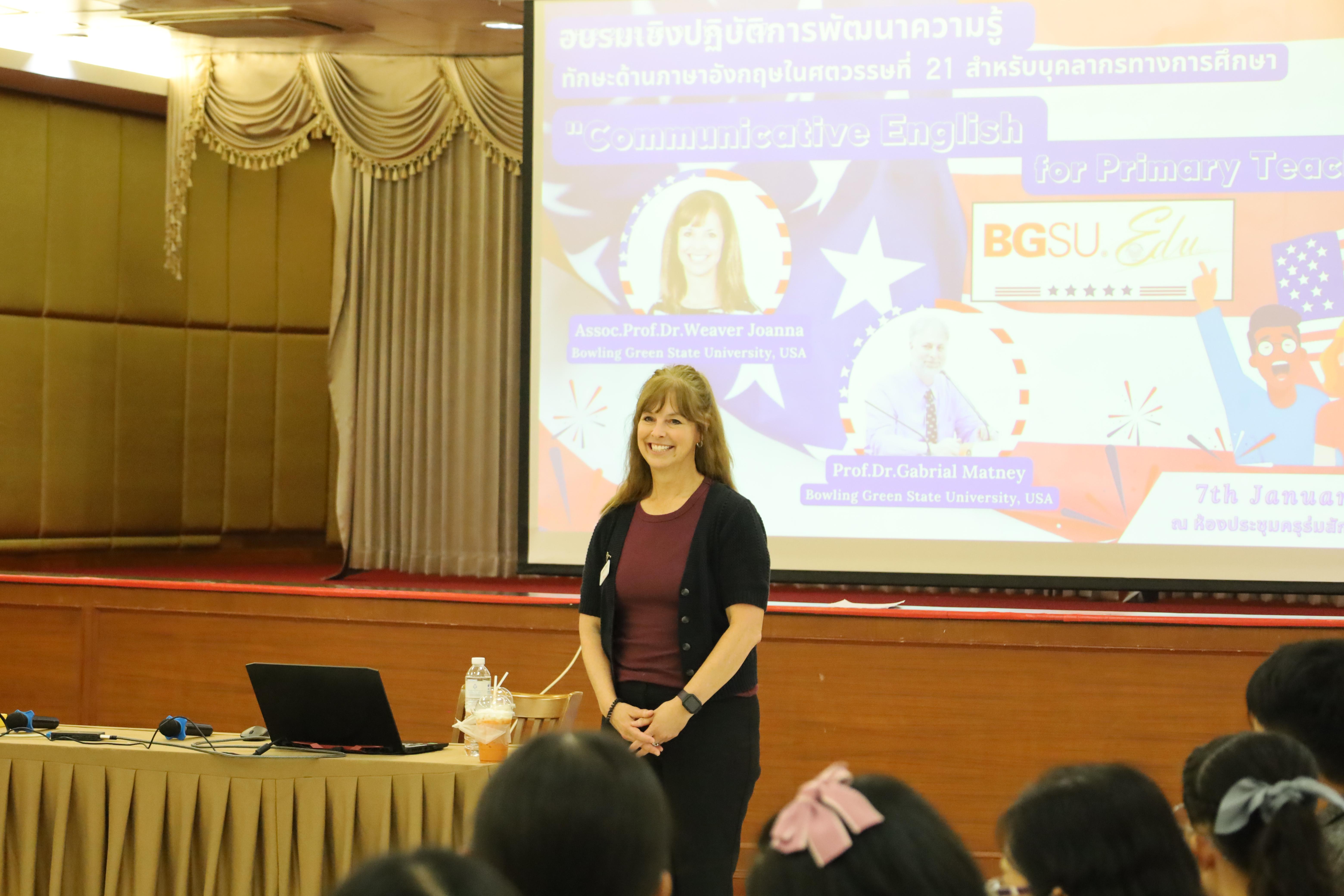 21. อบรมเชิงปฏิบัติการพัฒนาความรู้ทักษะด้านภาษาอังกฤษในศตวรรษที่ 21 สำหรับบุคลากรทางการศึกษา