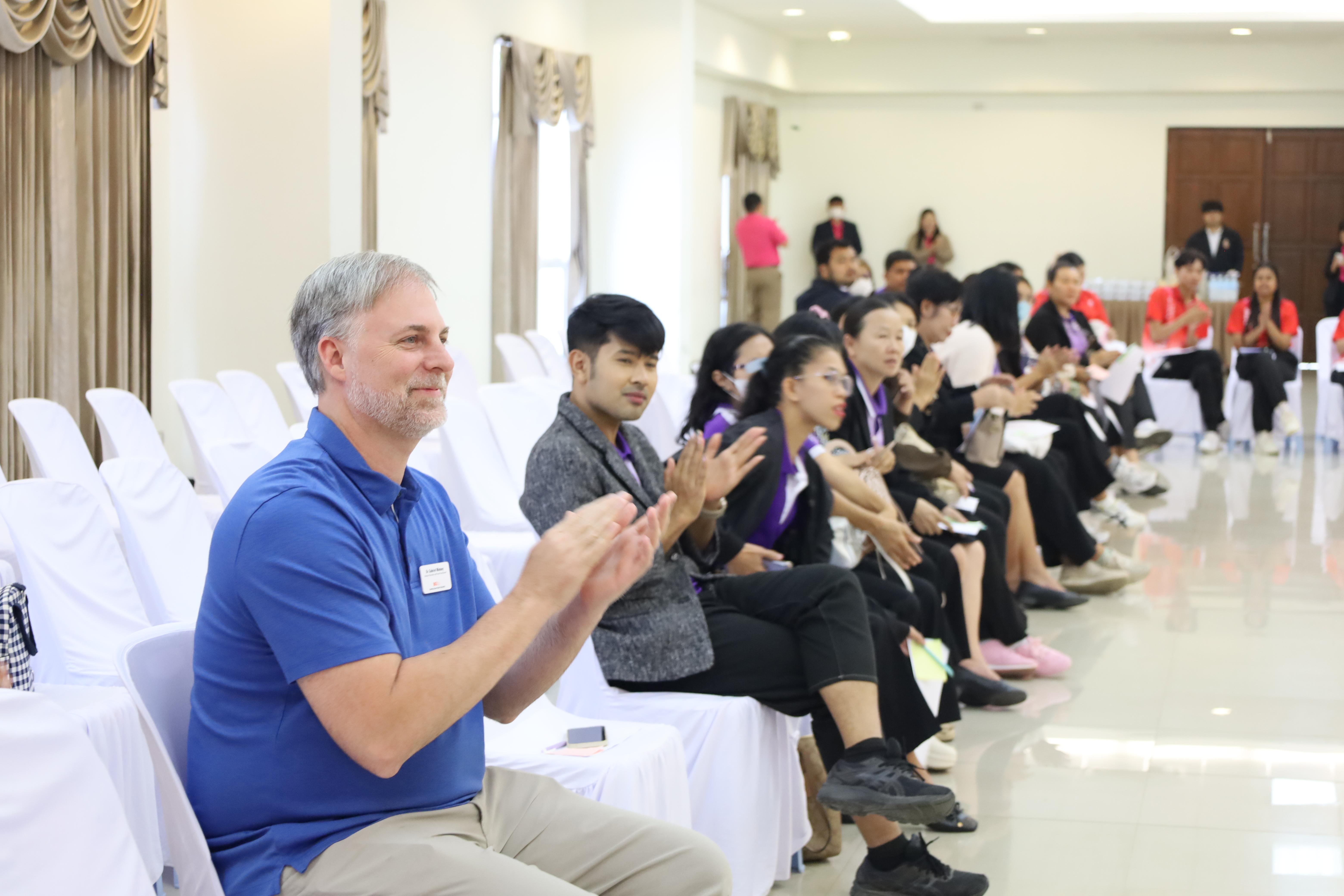 29. อบรมเชิงปฏิบัติการพัฒนาความรู้ทักษะด้านภาษาอังกฤษในศตวรรษที่ 21 สำหรับบุคลากรทางการศึกษา