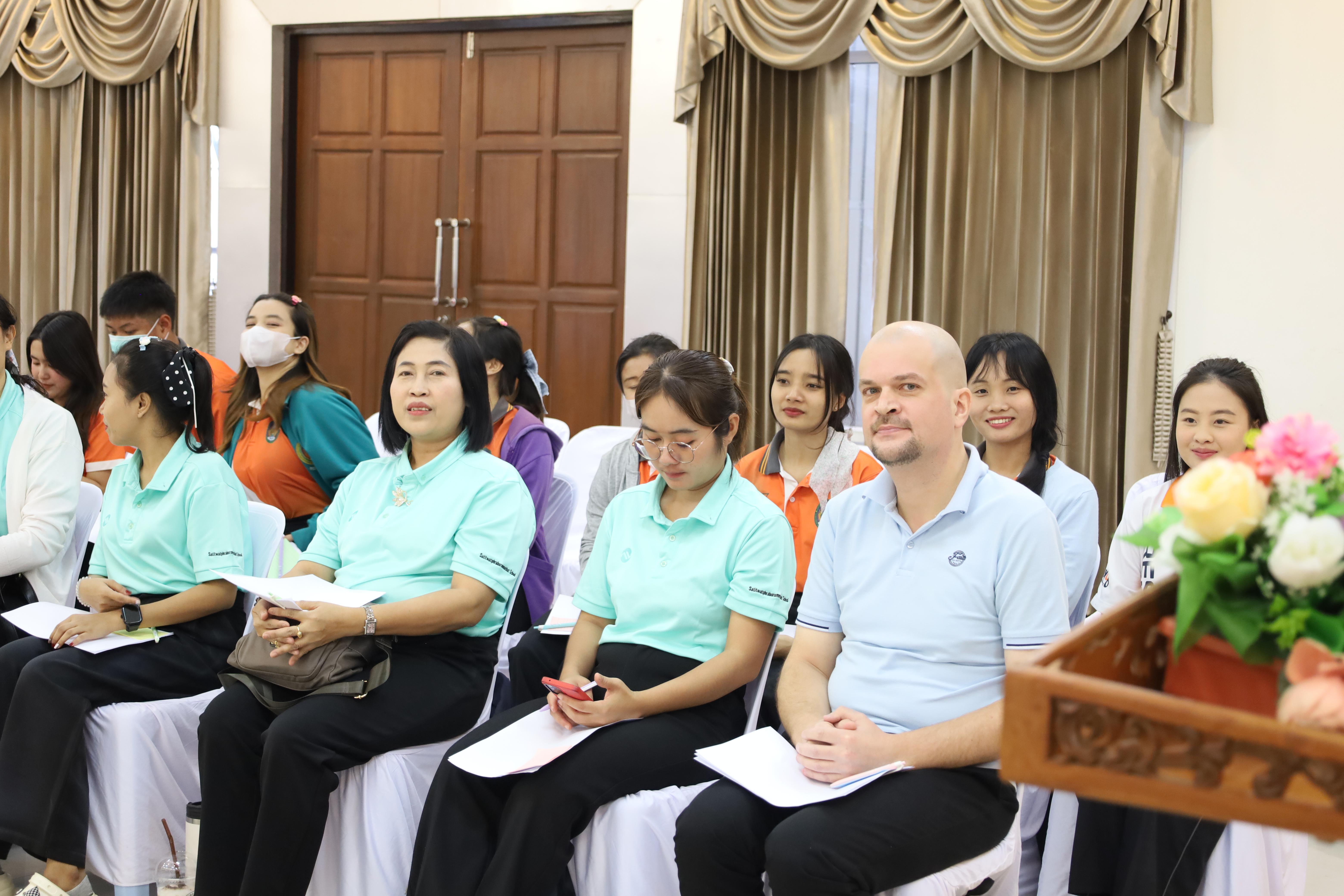 30. อบรมเชิงปฏิบัติการพัฒนาความรู้ทักษะด้านภาษาอังกฤษในศตวรรษที่ 21 สำหรับบุคลากรทางการศึกษา