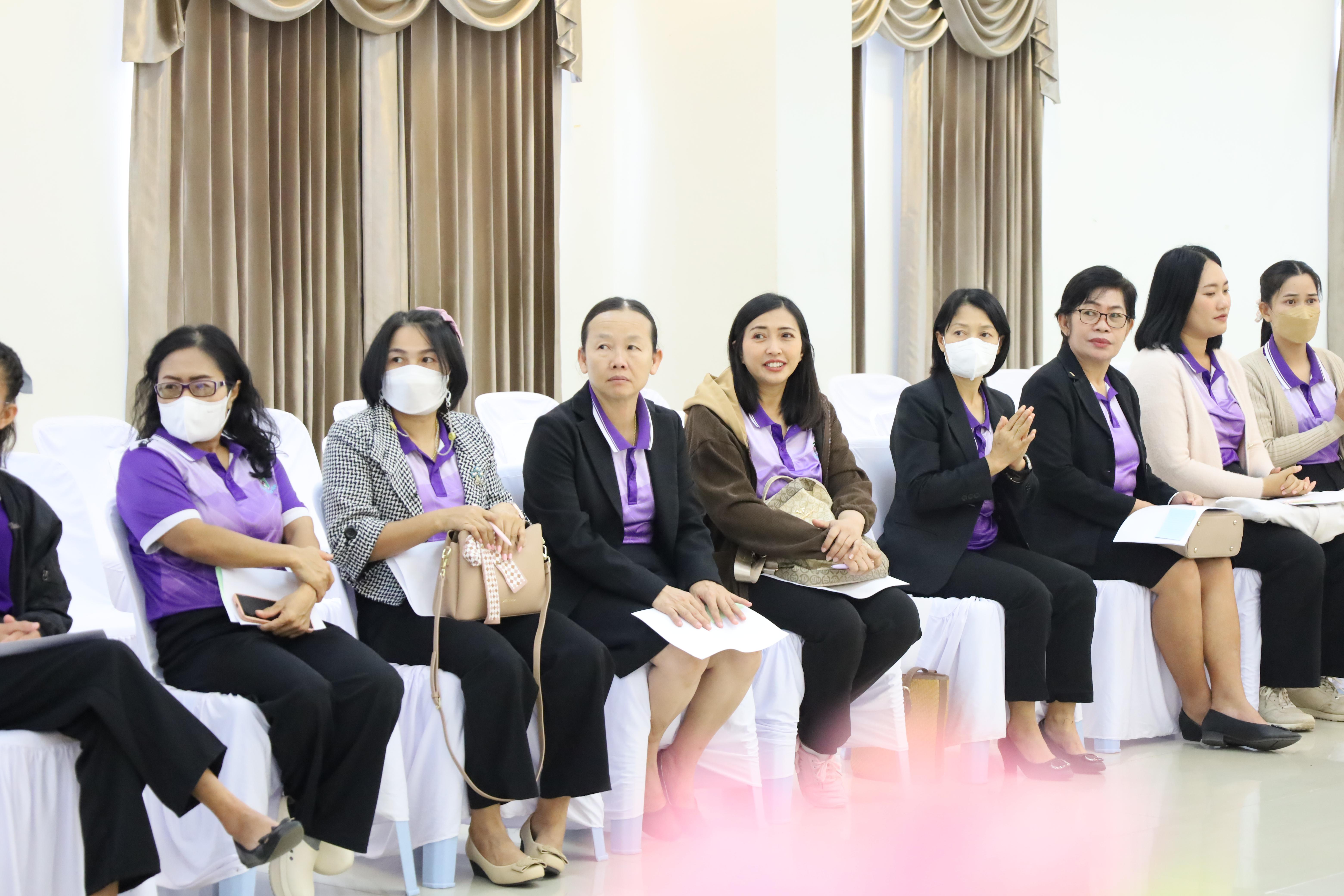 35. อบรมเชิงปฏิบัติการพัฒนาความรู้ทักษะด้านภาษาอังกฤษในศตวรรษที่ 21 สำหรับบุคลากรทางการศึกษา