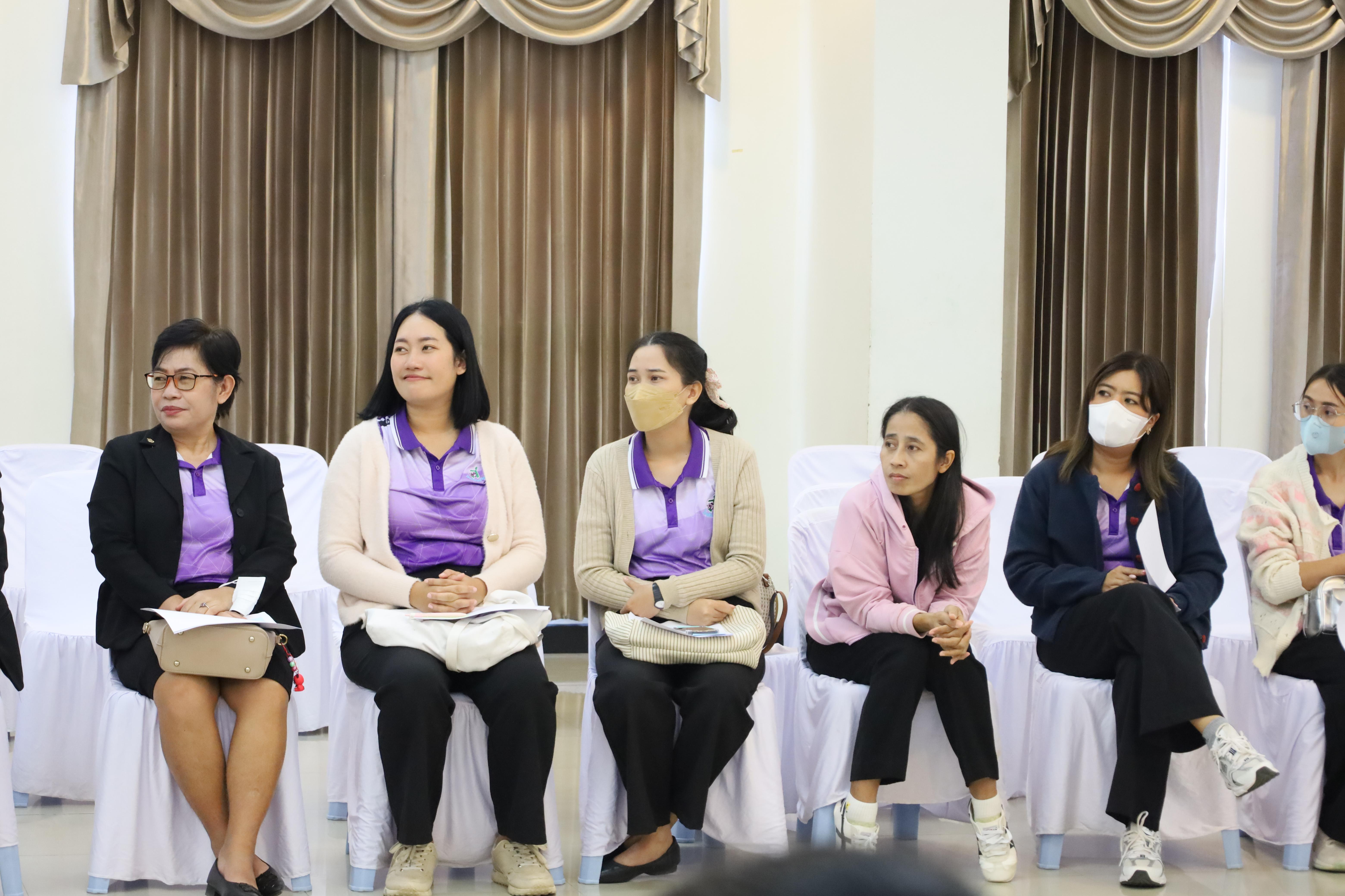 41. อบรมเชิงปฏิบัติการพัฒนาความรู้ทักษะด้านภาษาอังกฤษในศตวรรษที่ 21 สำหรับบุคลากรทางการศึกษา