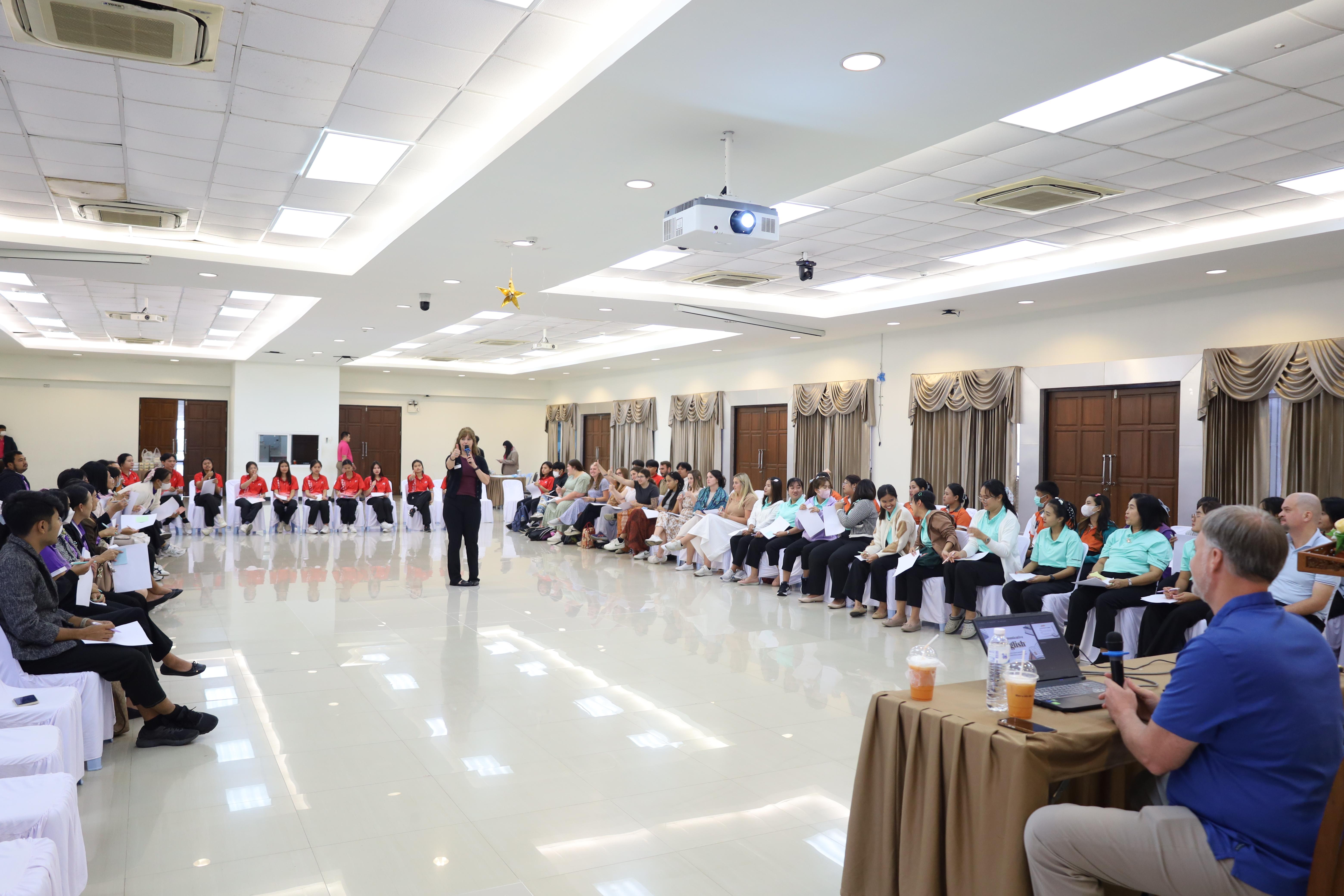 52. อบรมเชิงปฏิบัติการพัฒนาความรู้ทักษะด้านภาษาอังกฤษในศตวรรษที่ 21 สำหรับบุคลากรทางการศึกษา