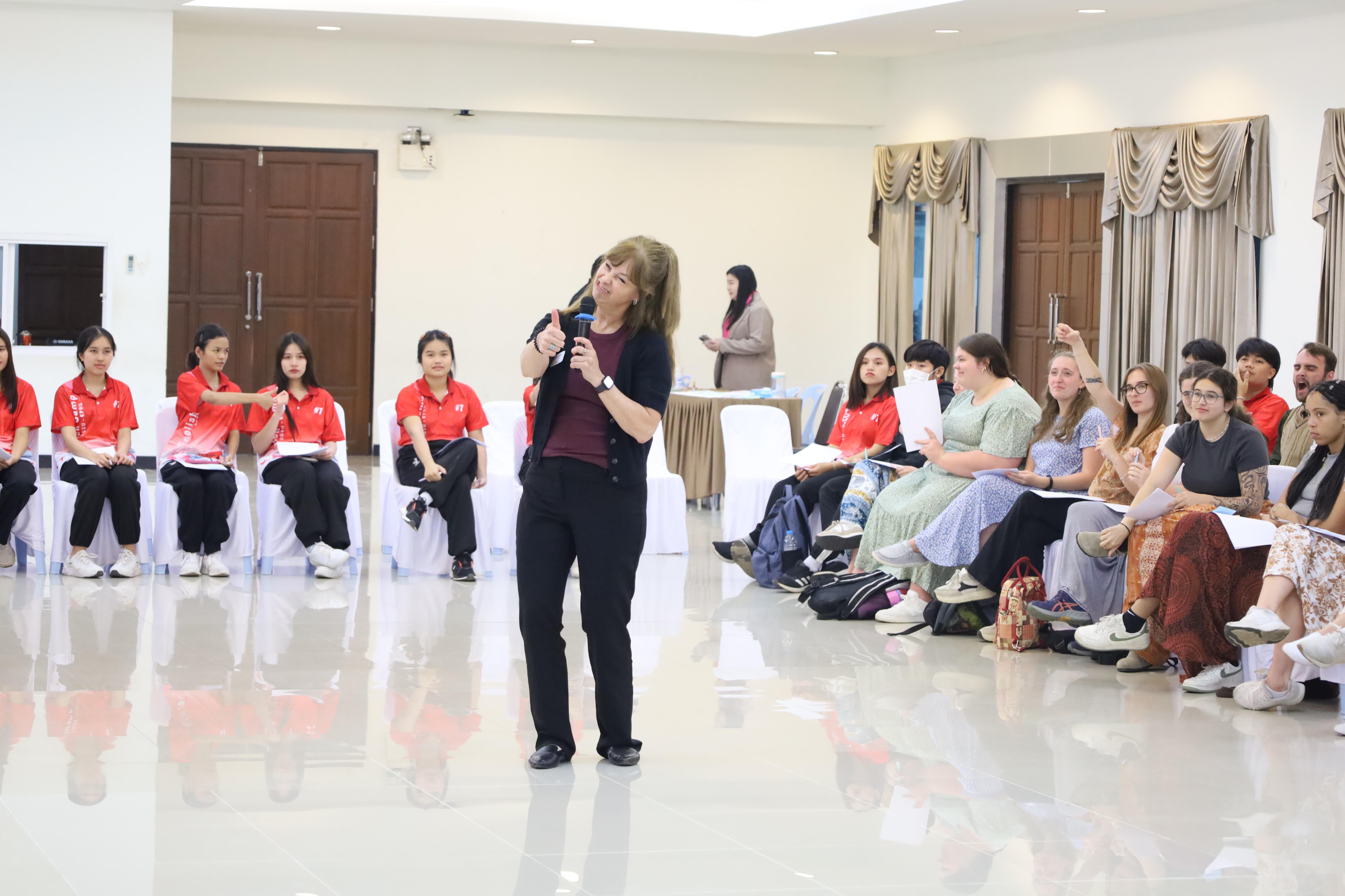 53. อบรมเชิงปฏิบัติการพัฒนาความรู้ทักษะด้านภาษาอังกฤษในศตวรรษที่ 21 สำหรับบุคลากรทางการศึกษา