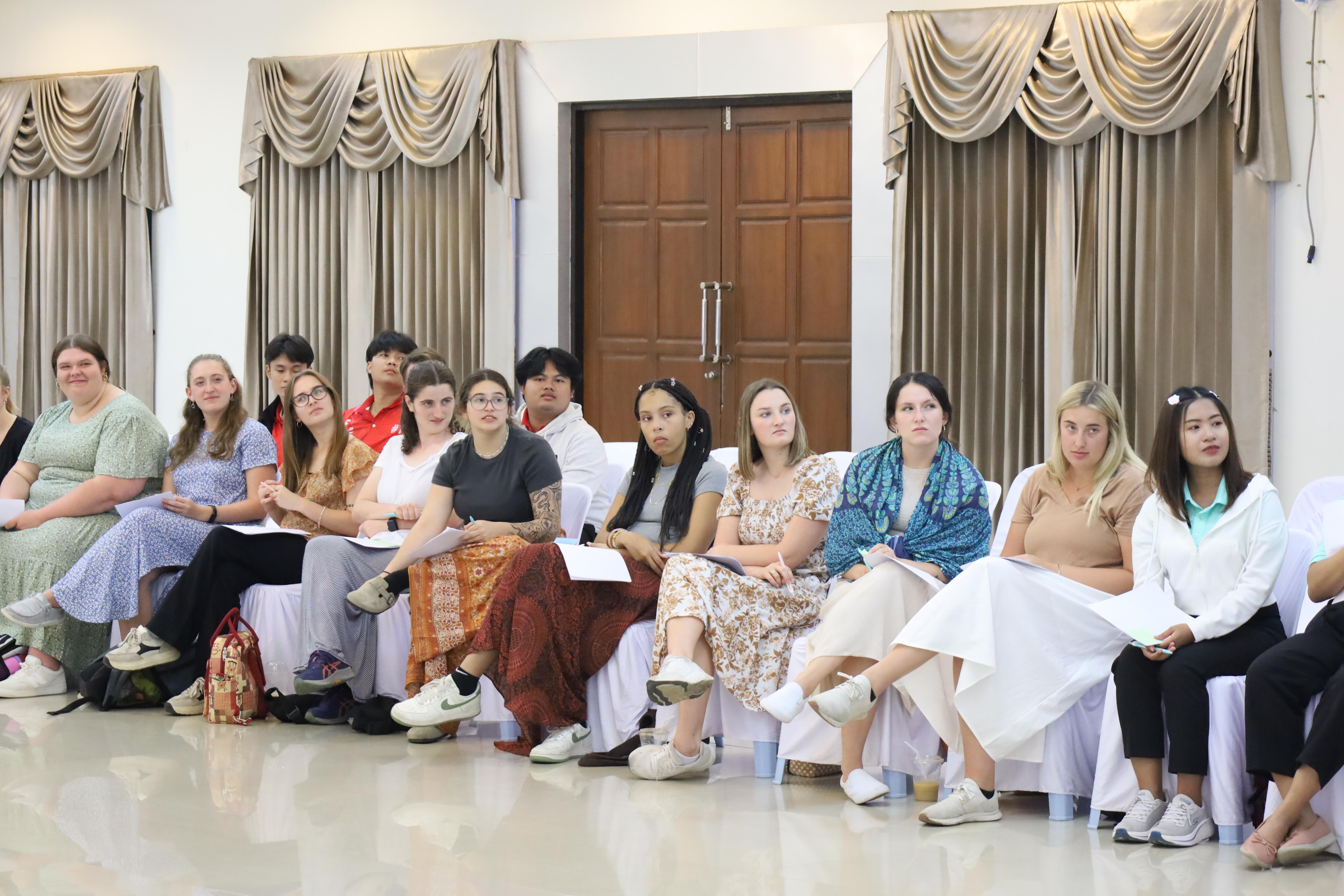 54. อบรมเชิงปฏิบัติการพัฒนาความรู้ทักษะด้านภาษาอังกฤษในศตวรรษที่ 21 สำหรับบุคลากรทางการศึกษา