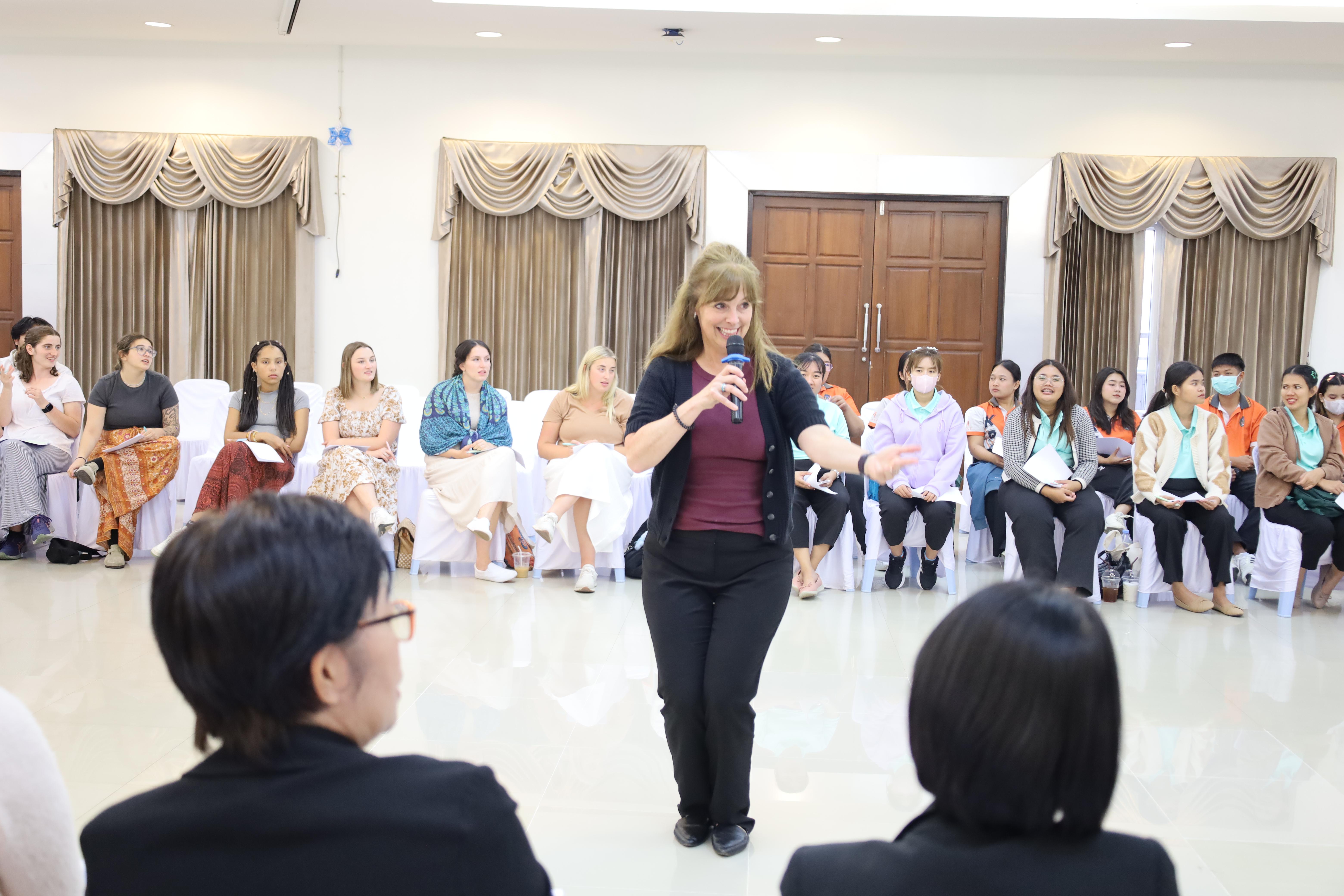 58. อบรมเชิงปฏิบัติการพัฒนาความรู้ทักษะด้านภาษาอังกฤษในศตวรรษที่ 21 สำหรับบุคลากรทางการศึกษา