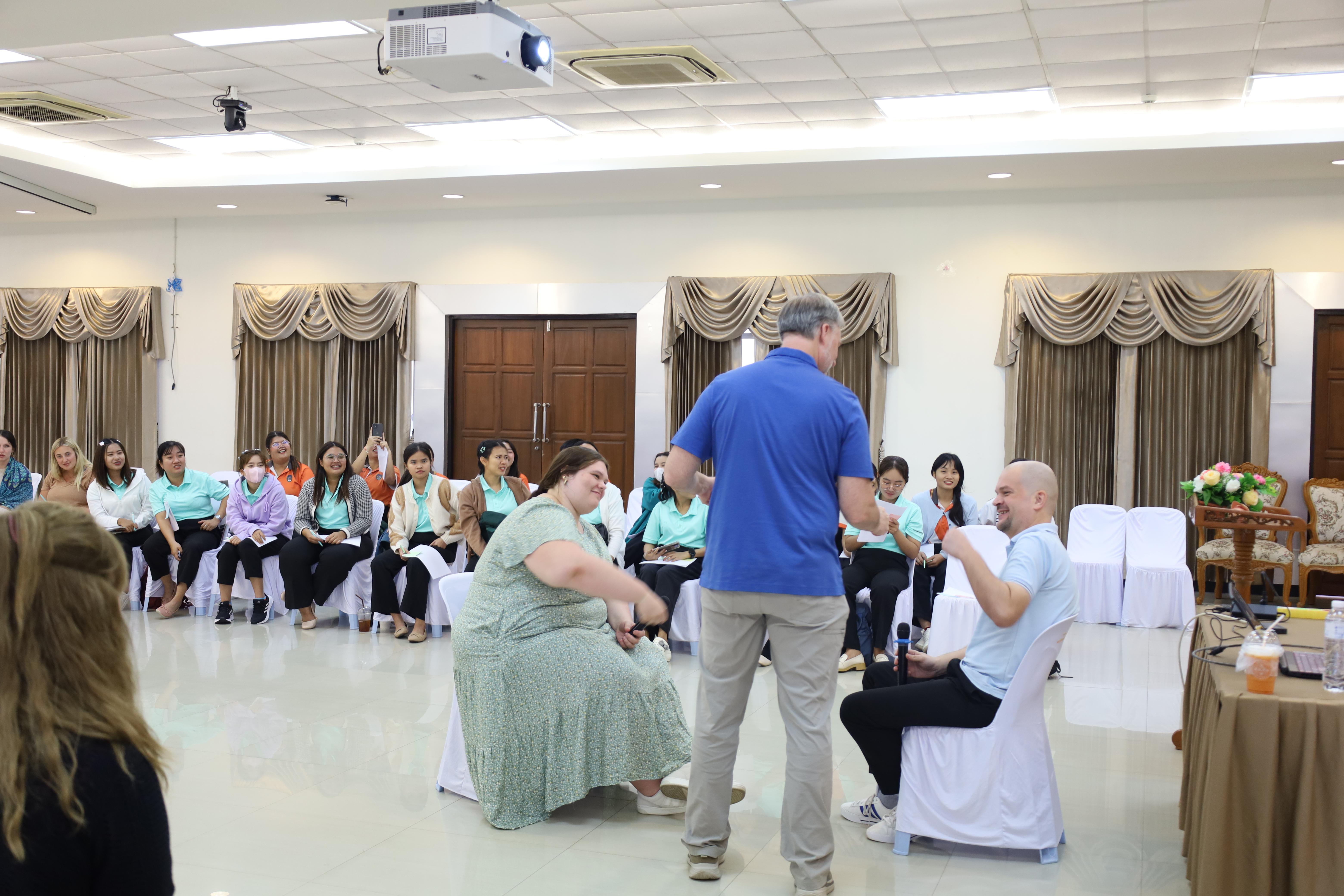 70. อบรมเชิงปฏิบัติการพัฒนาความรู้ทักษะด้านภาษาอังกฤษในศตวรรษที่ 21 สำหรับบุคลากรทางการศึกษา