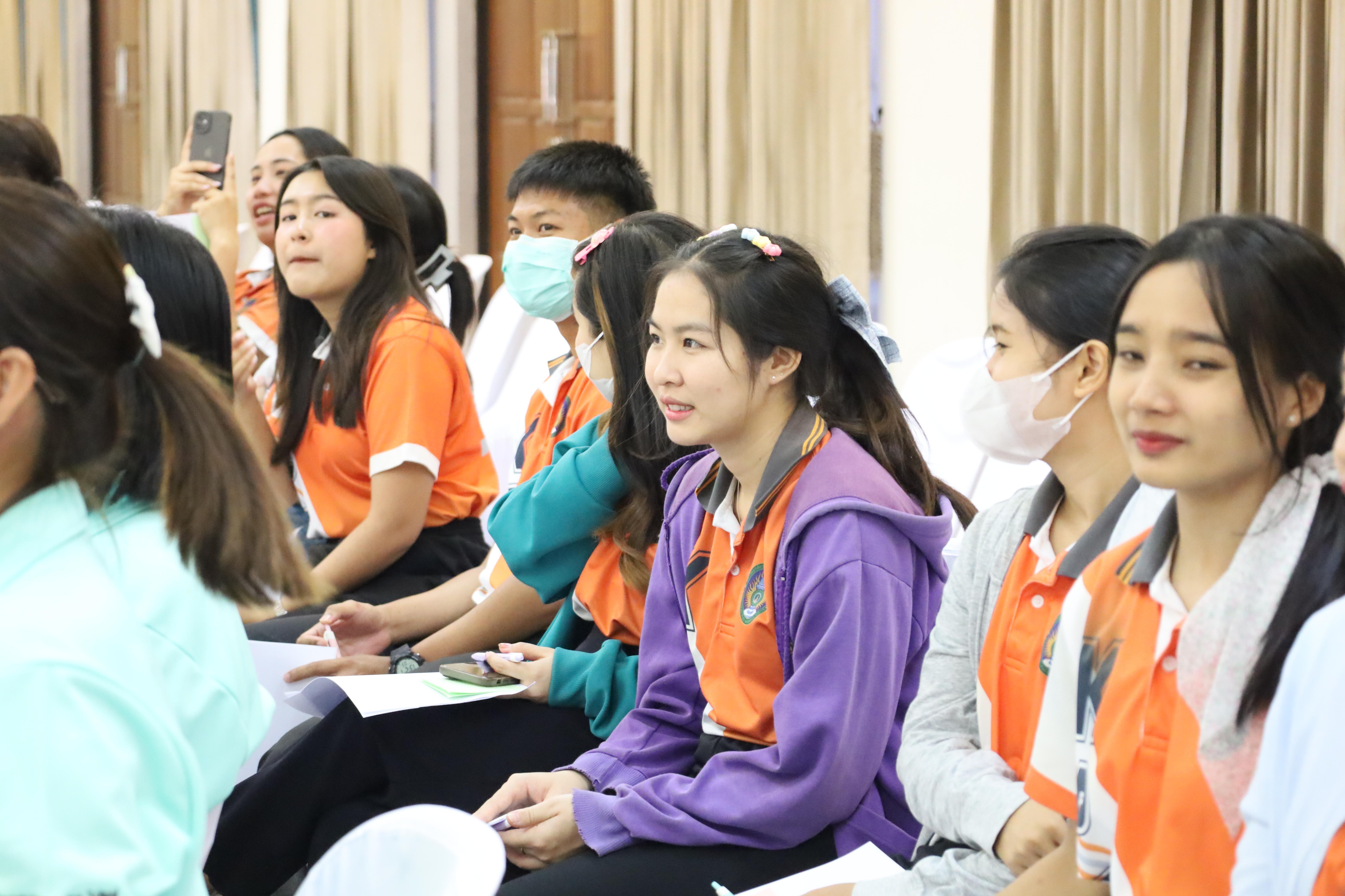 72. อบรมเชิงปฏิบัติการพัฒนาความรู้ทักษะด้านภาษาอังกฤษในศตวรรษที่ 21 สำหรับบุคลากรทางการศึกษา
