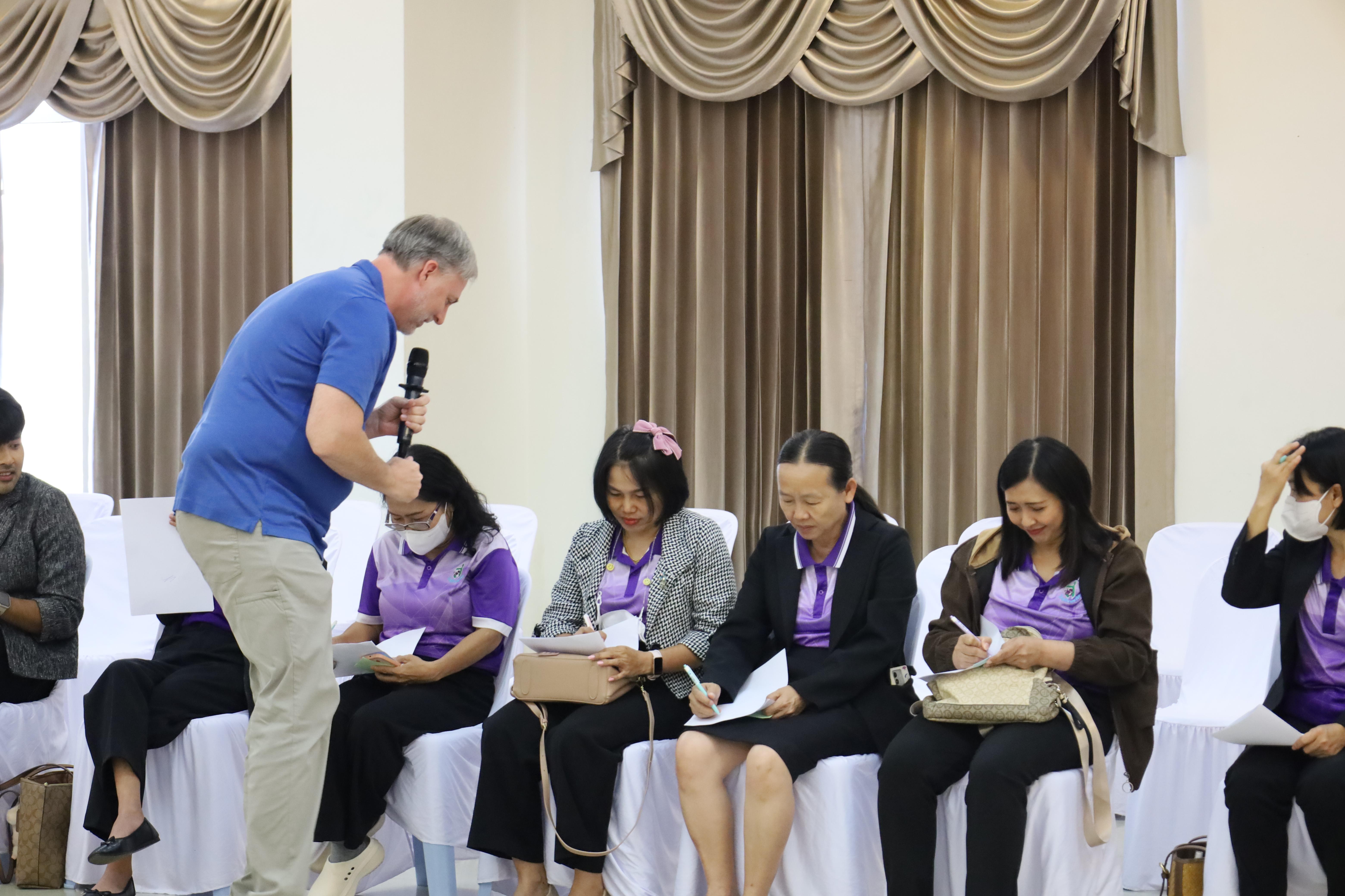 82. อบรมเชิงปฏิบัติการพัฒนาความรู้ทักษะด้านภาษาอังกฤษในศตวรรษที่ 21 สำหรับบุคลากรทางการศึกษา