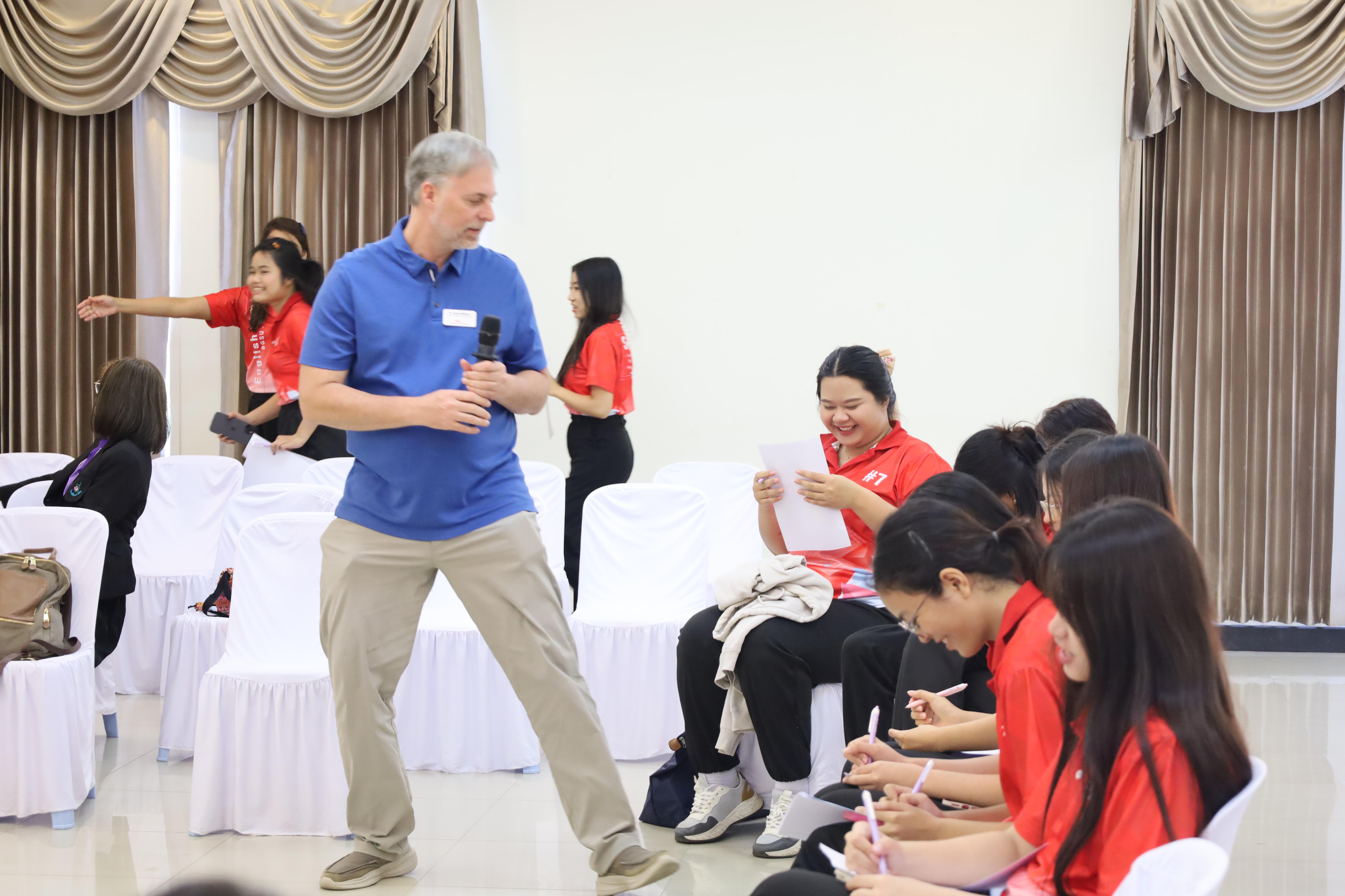 87. อบรมเชิงปฏิบัติการพัฒนาความรู้ทักษะด้านภาษาอังกฤษในศตวรรษที่ 21 สำหรับบุคลากรทางการศึกษา