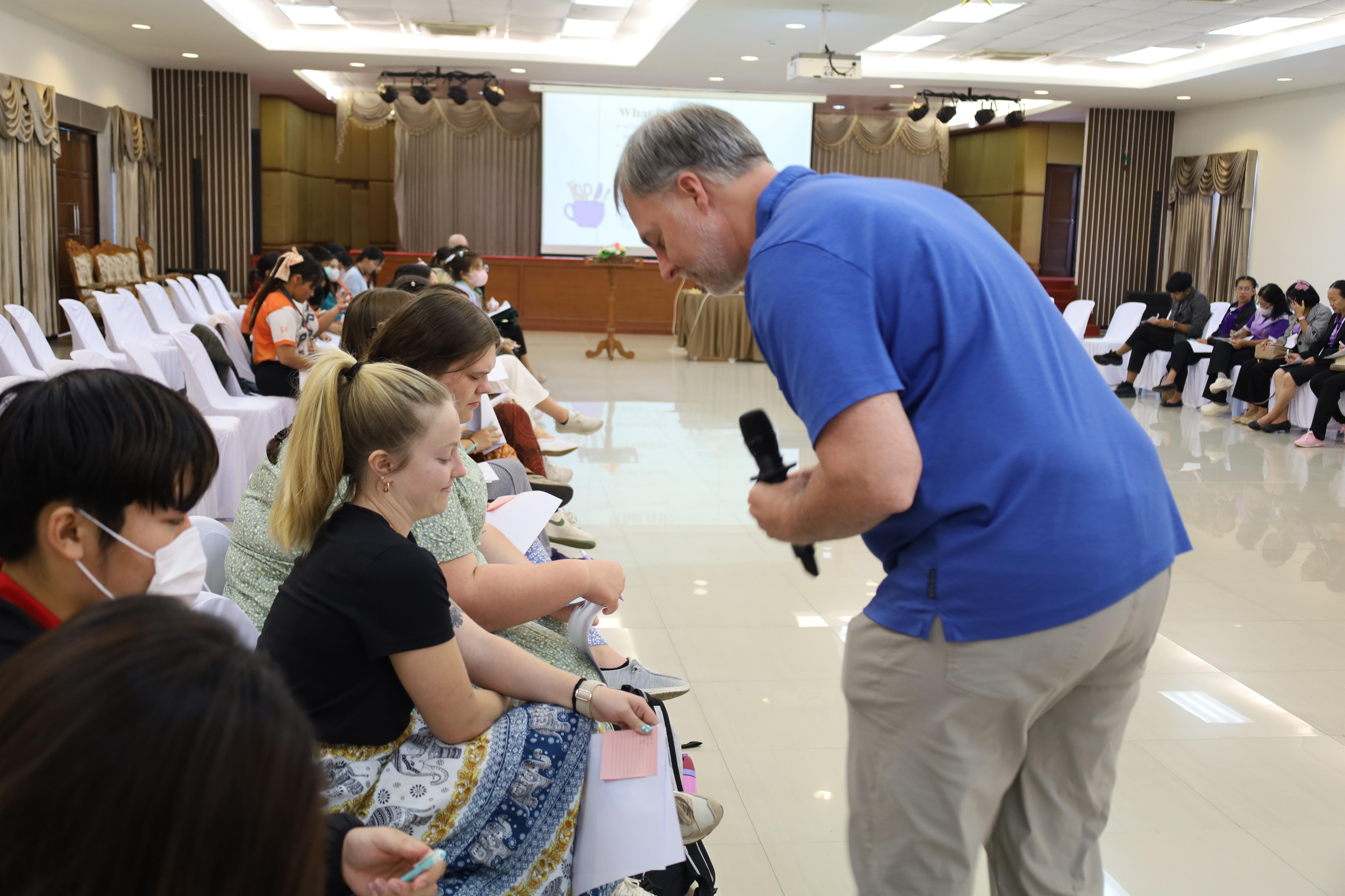 90. อบรมเชิงปฏิบัติการพัฒนาความรู้ทักษะด้านภาษาอังกฤษในศตวรรษที่ 21 สำหรับบุคลากรทางการศึกษา