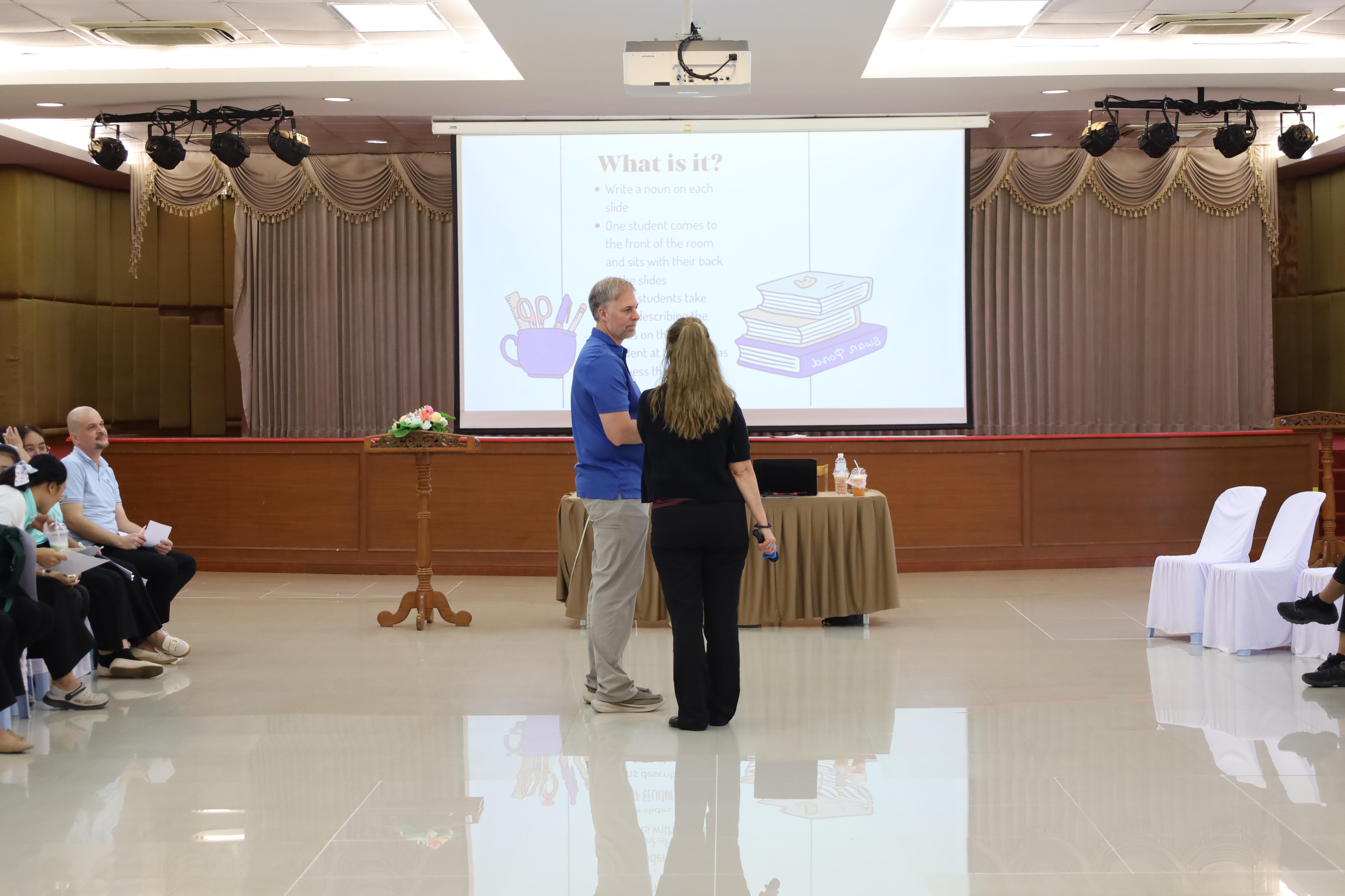 96. อบรมเชิงปฏิบัติการพัฒนาความรู้ทักษะด้านภาษาอังกฤษในศตวรรษที่ 21 สำหรับบุคลากรทางการศึกษา