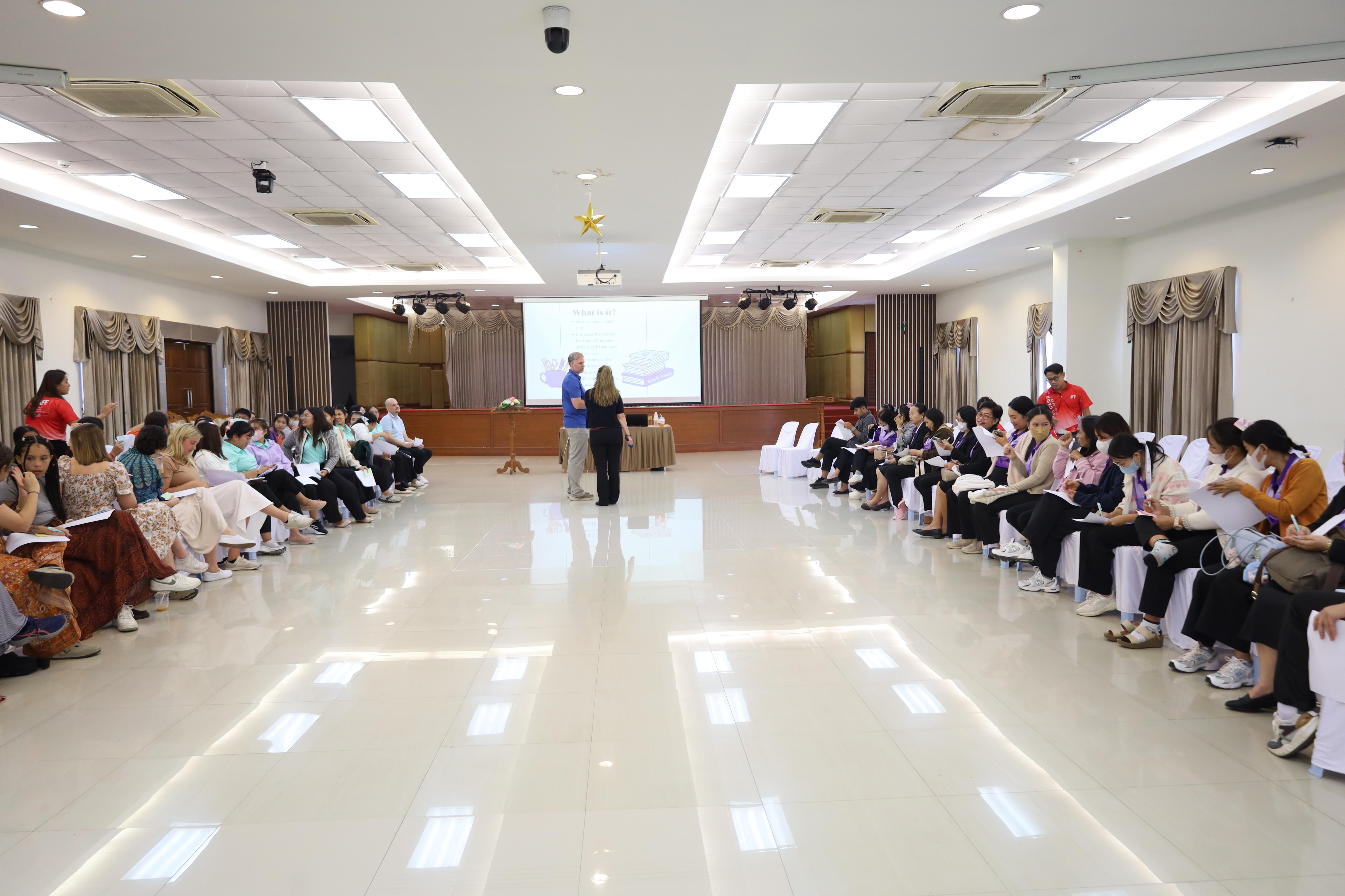 97. อบรมเชิงปฏิบัติการพัฒนาความรู้ทักษะด้านภาษาอังกฤษในศตวรรษที่ 21 สำหรับบุคลากรทางการศึกษา