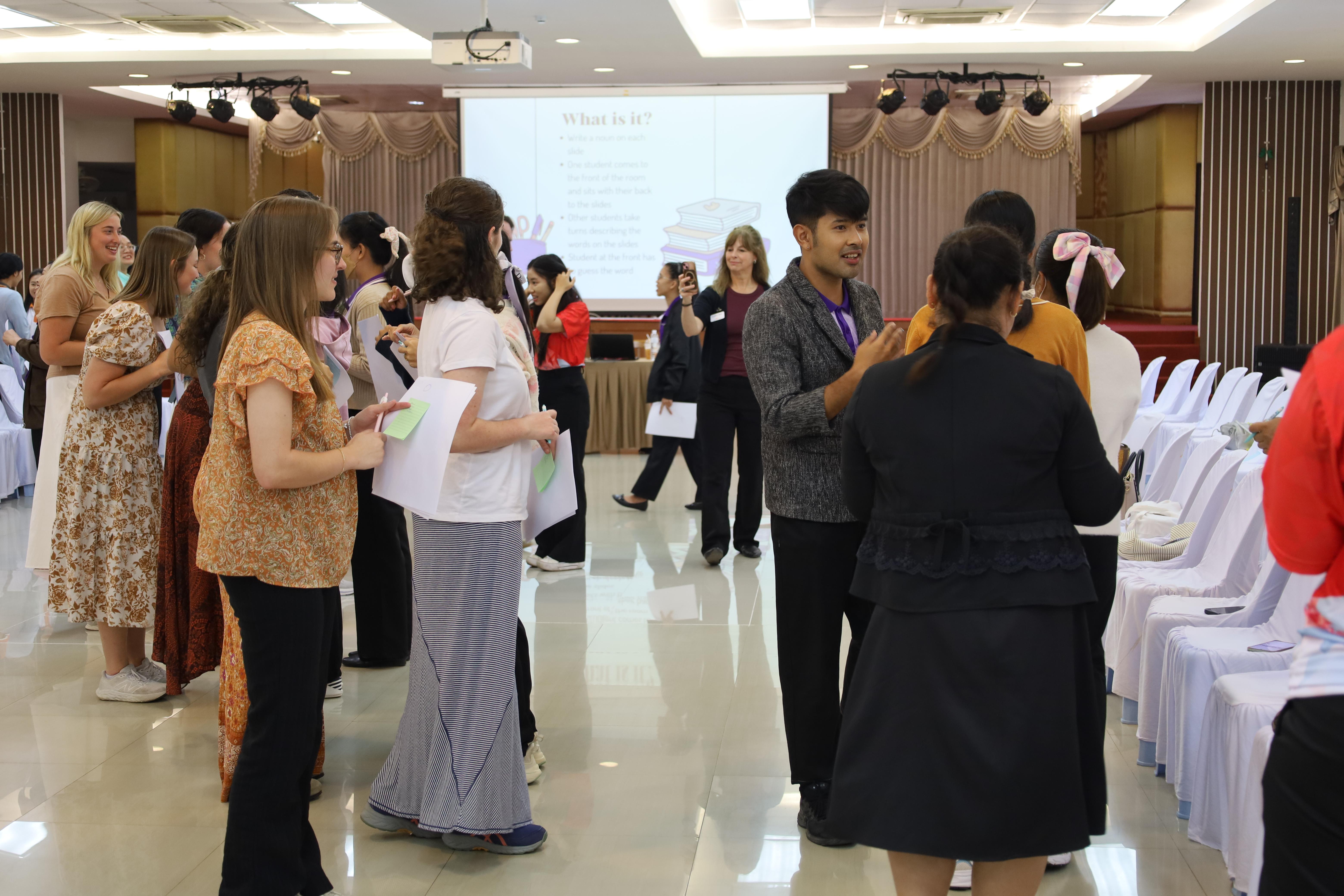 103. อบรมเชิงปฏิบัติการพัฒนาความรู้ทักษะด้านภาษาอังกฤษในศตวรรษที่ 21 สำหรับบุคลากรทางการศึกษา