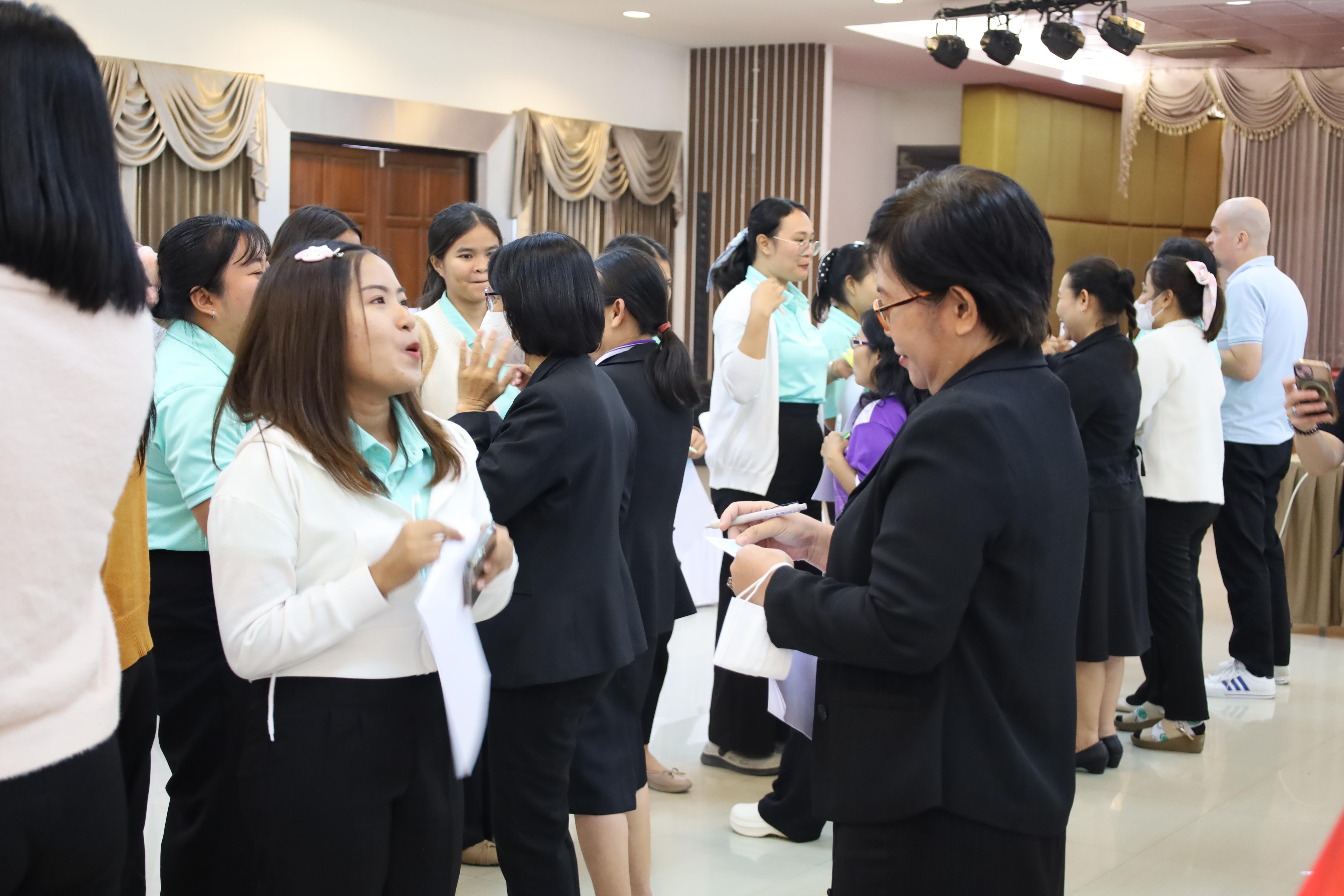 114. อบรมเชิงปฏิบัติการพัฒนาความรู้ทักษะด้านภาษาอังกฤษในศตวรรษที่ 21 สำหรับบุคลากรทางการศึกษา