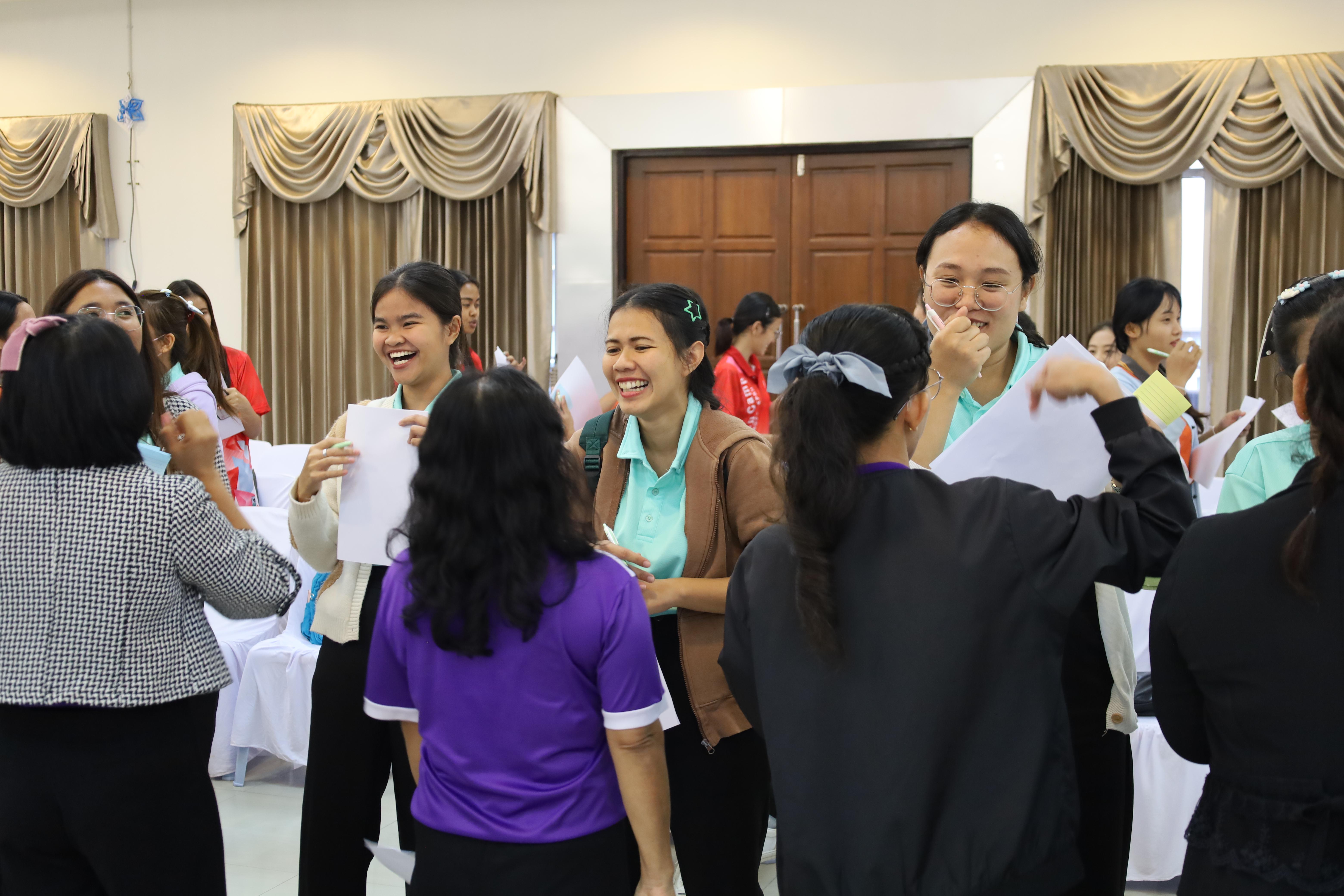 122. อบรมเชิงปฏิบัติการพัฒนาความรู้ทักษะด้านภาษาอังกฤษในศตวรรษที่ 21 สำหรับบุคลากรทางการศึกษา