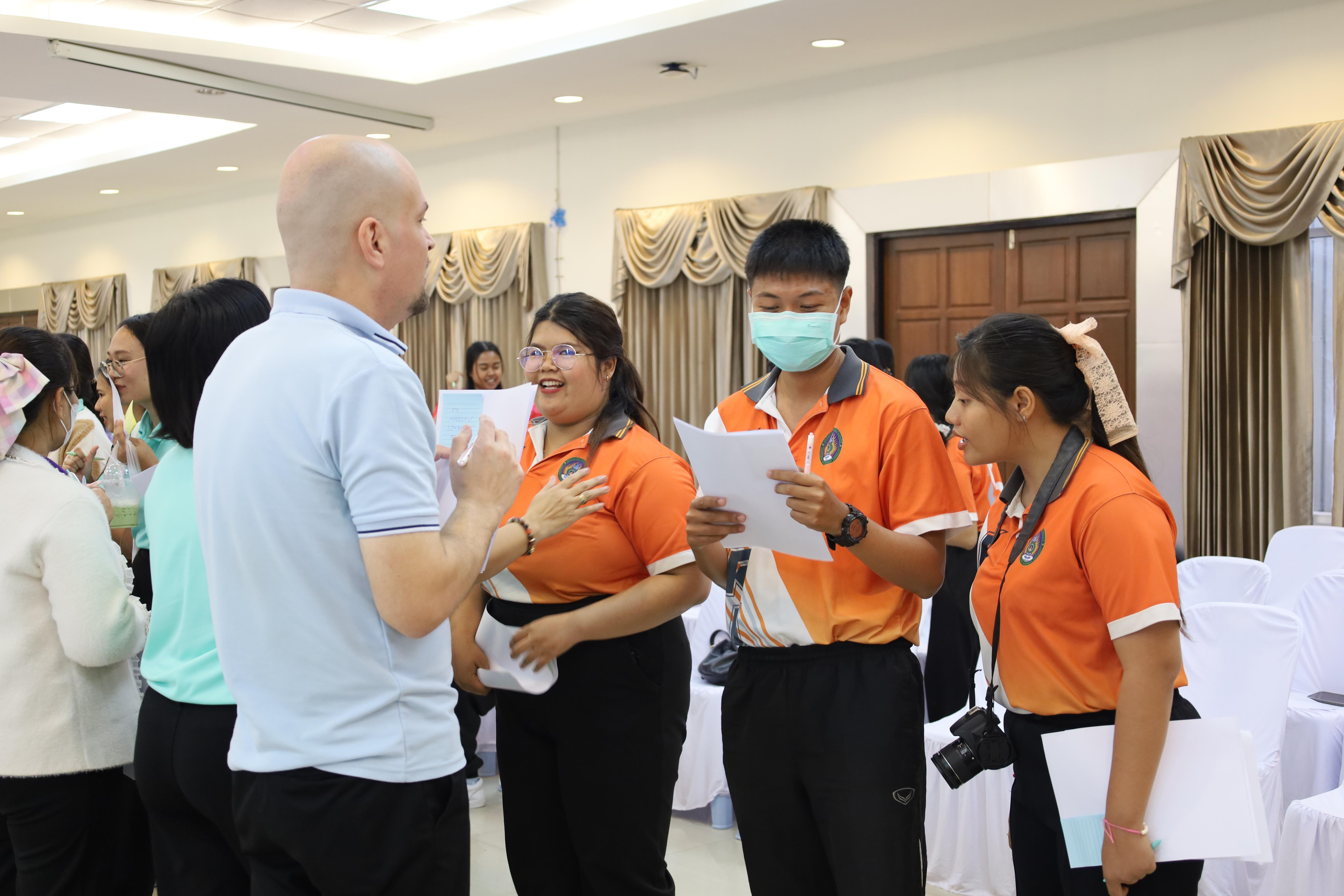 123. อบรมเชิงปฏิบัติการพัฒนาความรู้ทักษะด้านภาษาอังกฤษในศตวรรษที่ 21 สำหรับบุคลากรทางการศึกษา