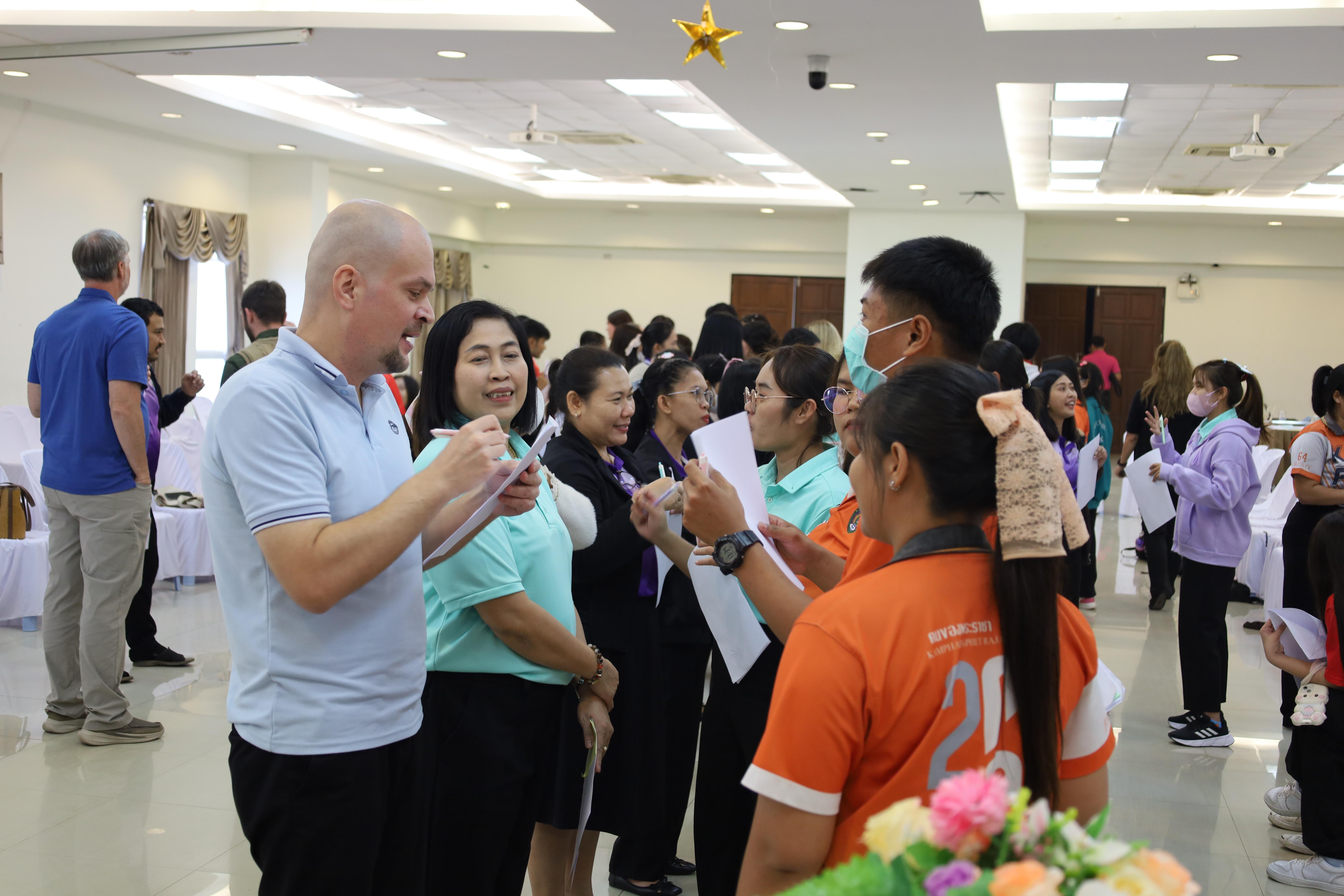 124. อบรมเชิงปฏิบัติการพัฒนาความรู้ทักษะด้านภาษาอังกฤษในศตวรรษที่ 21 สำหรับบุคลากรทางการศึกษา