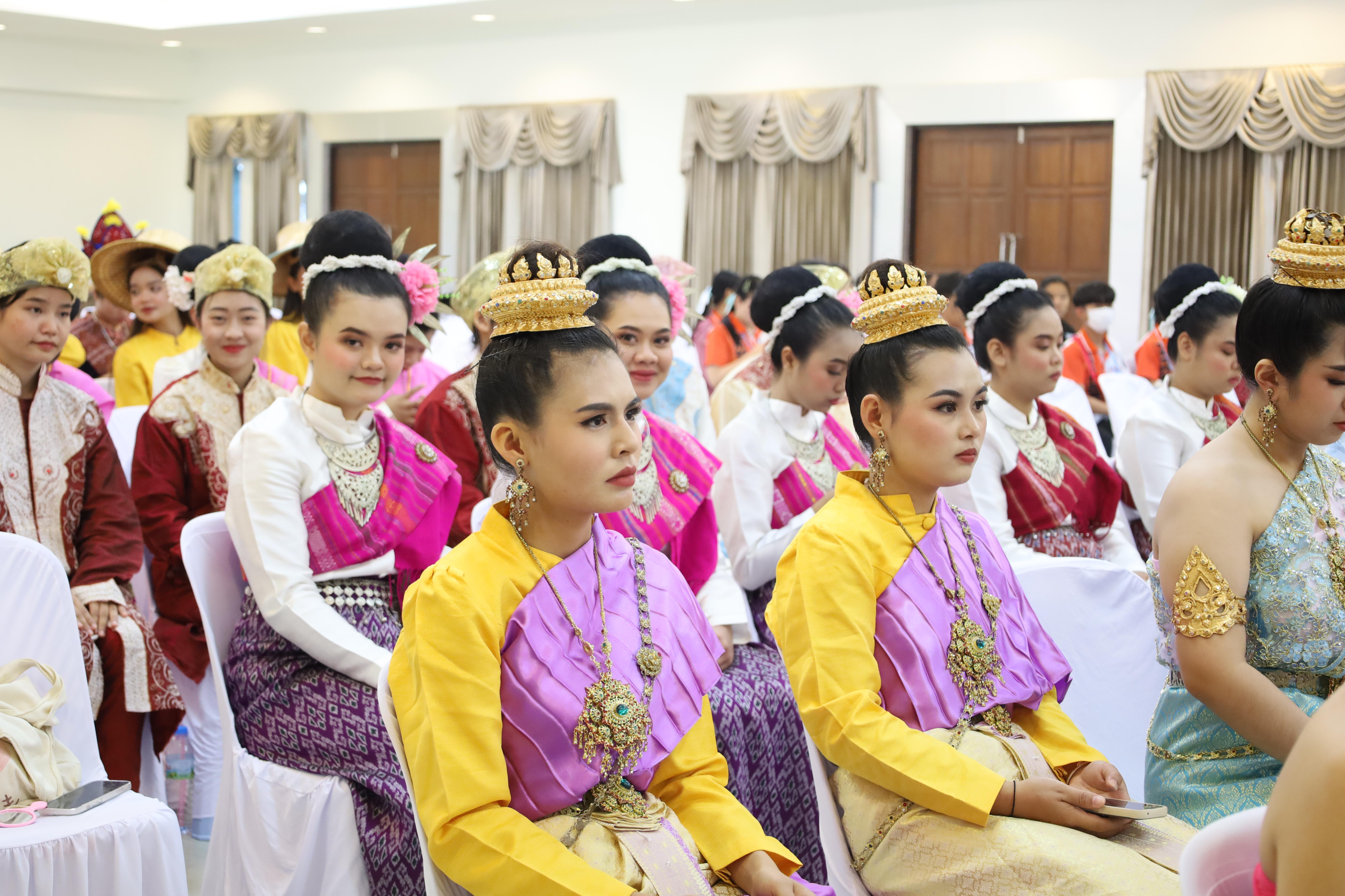 10. การแสดงรำ4ภาค