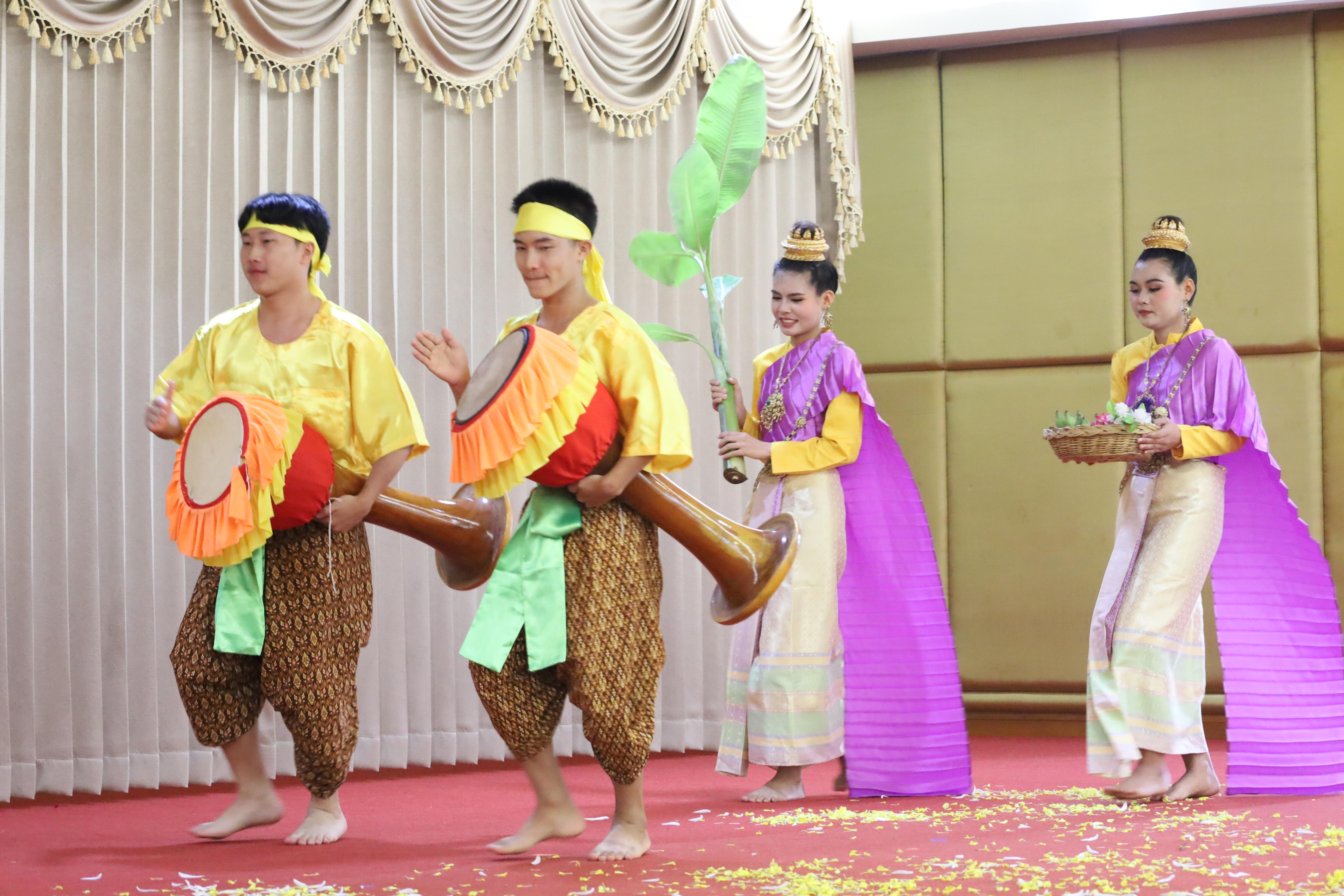 64. การแสดงรำ4ภาค
