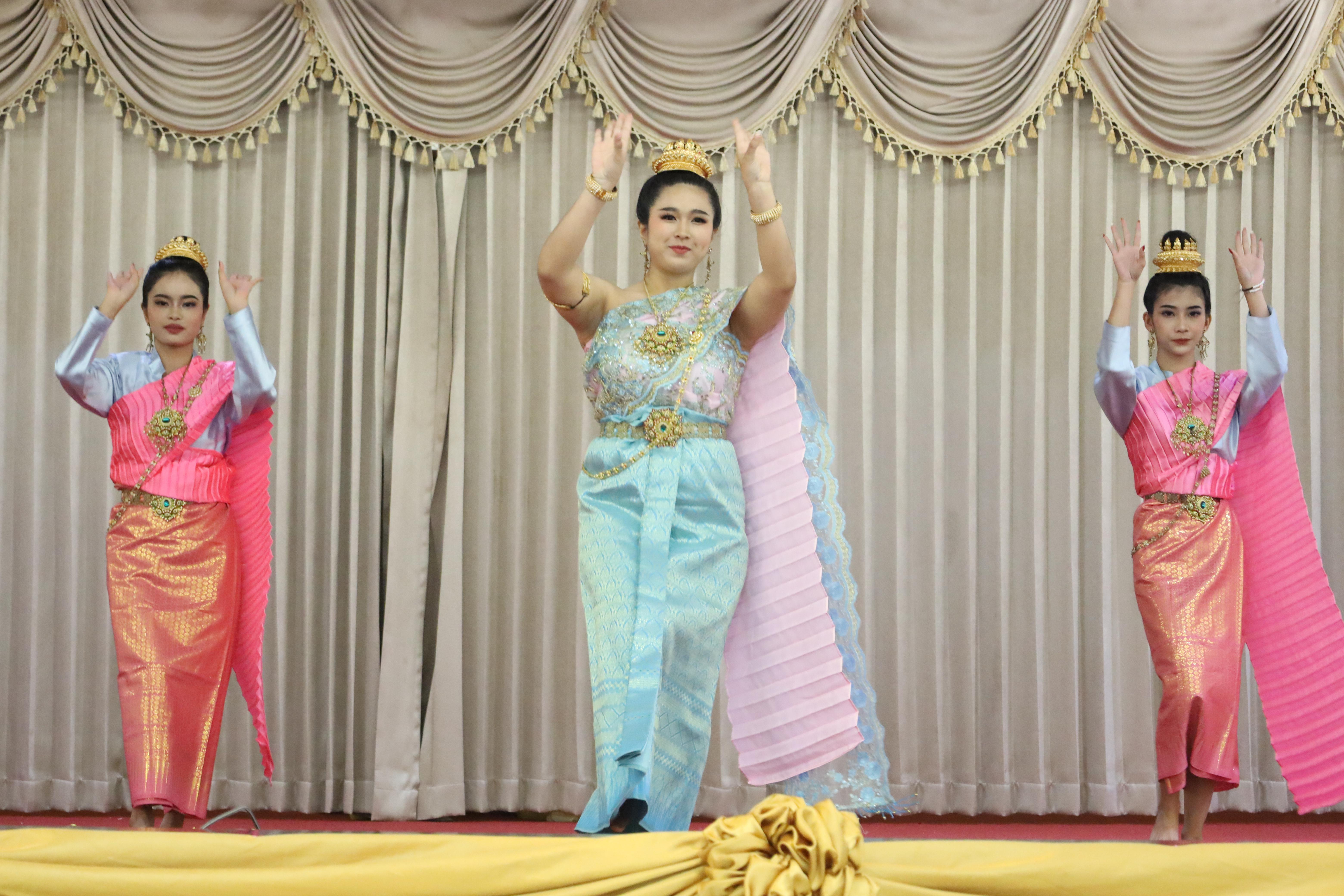 70. การแสดงรำ4ภาค