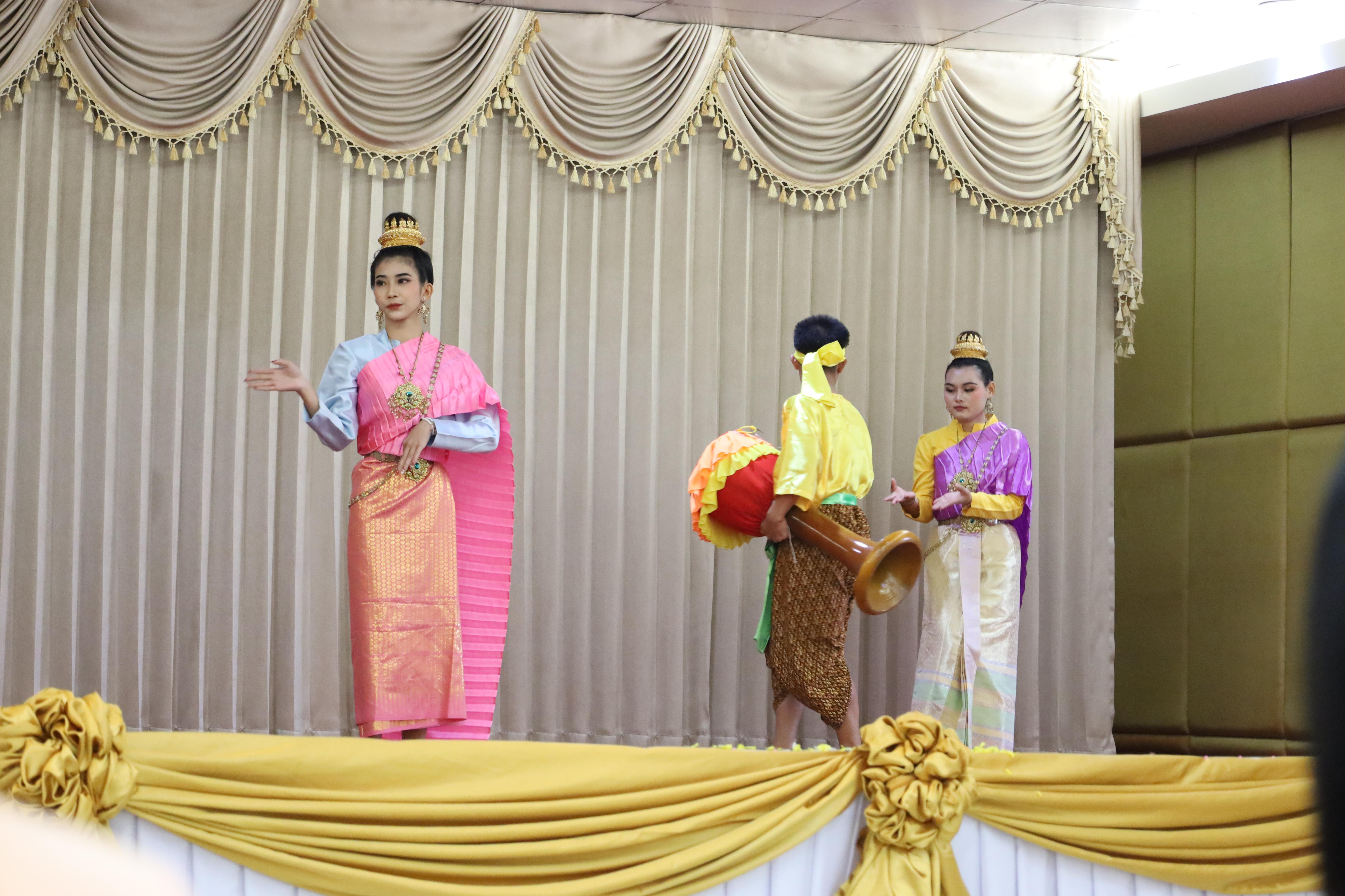 71. การแสดงรำ4ภาค