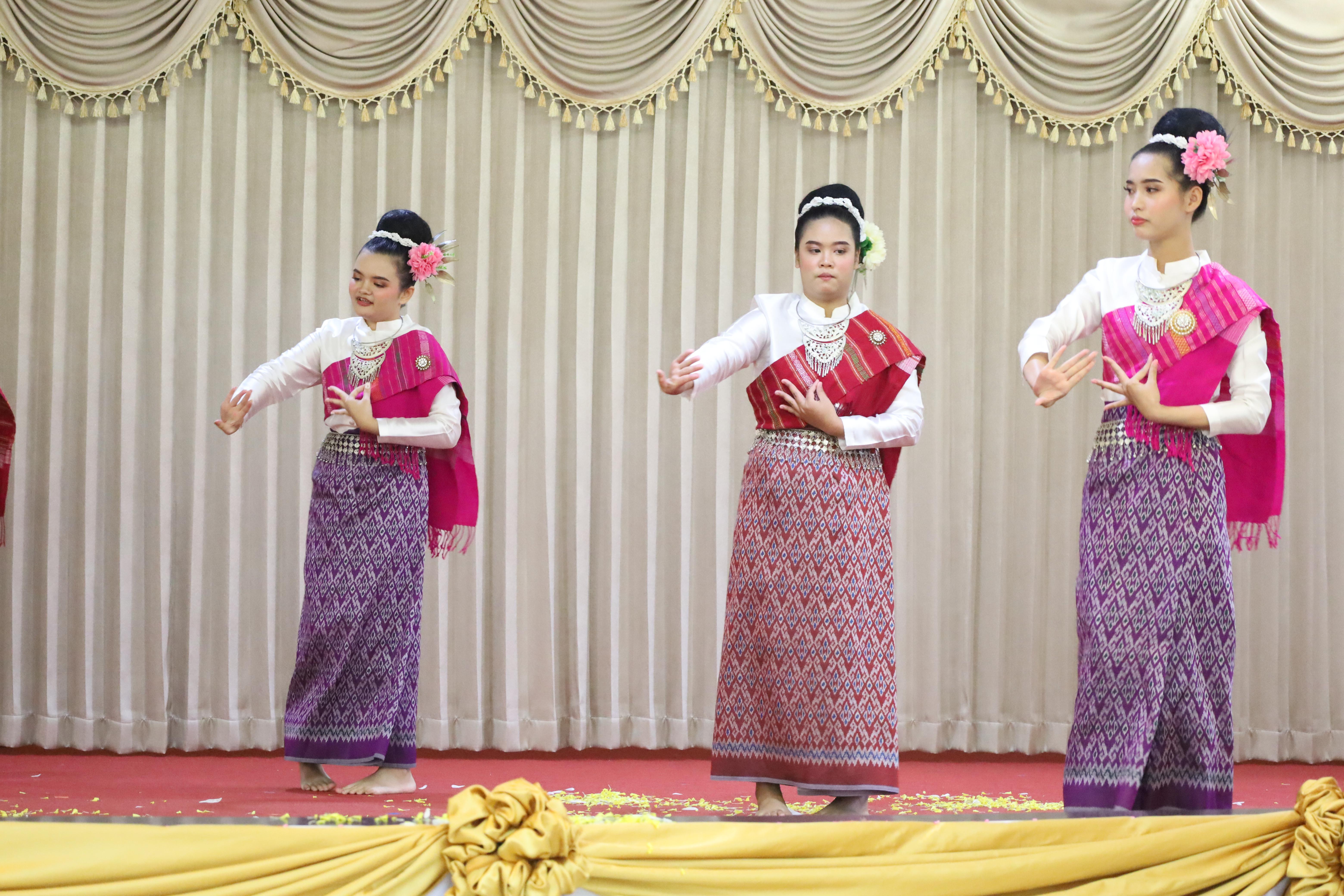 77. การแสดงรำ4ภาค
