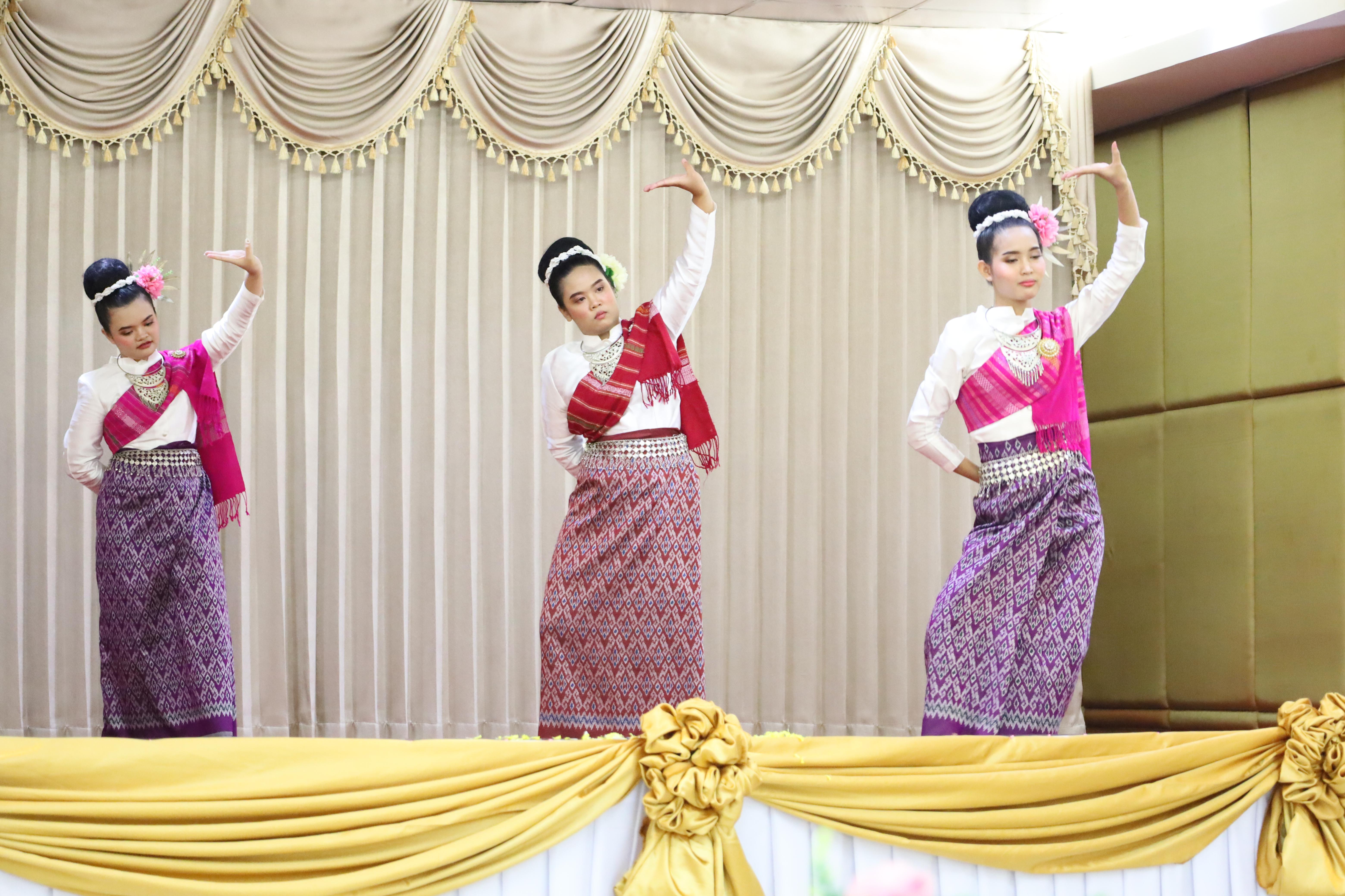 83. การแสดงรำ4ภาค