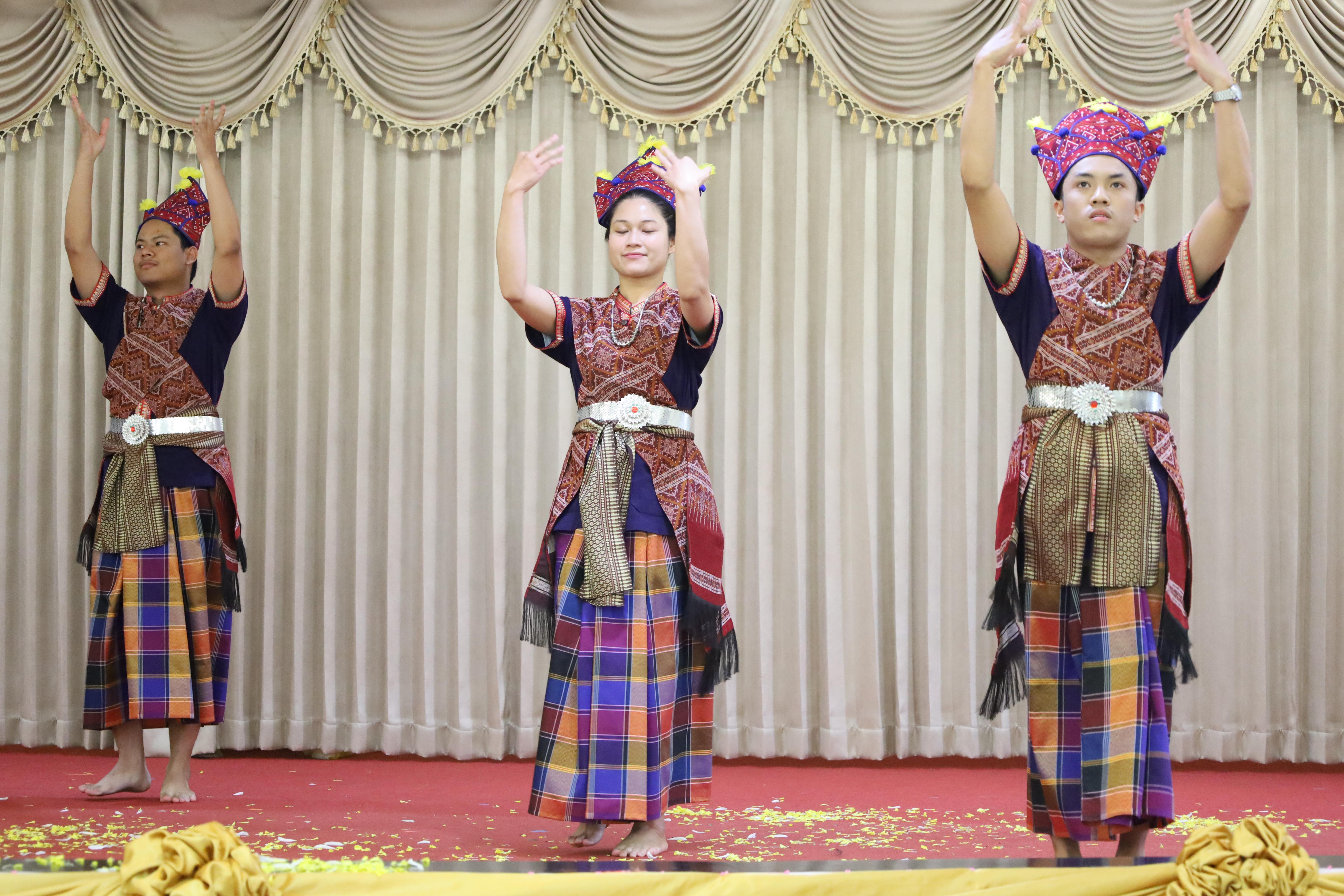 128. การแสดงรำ4ภาค