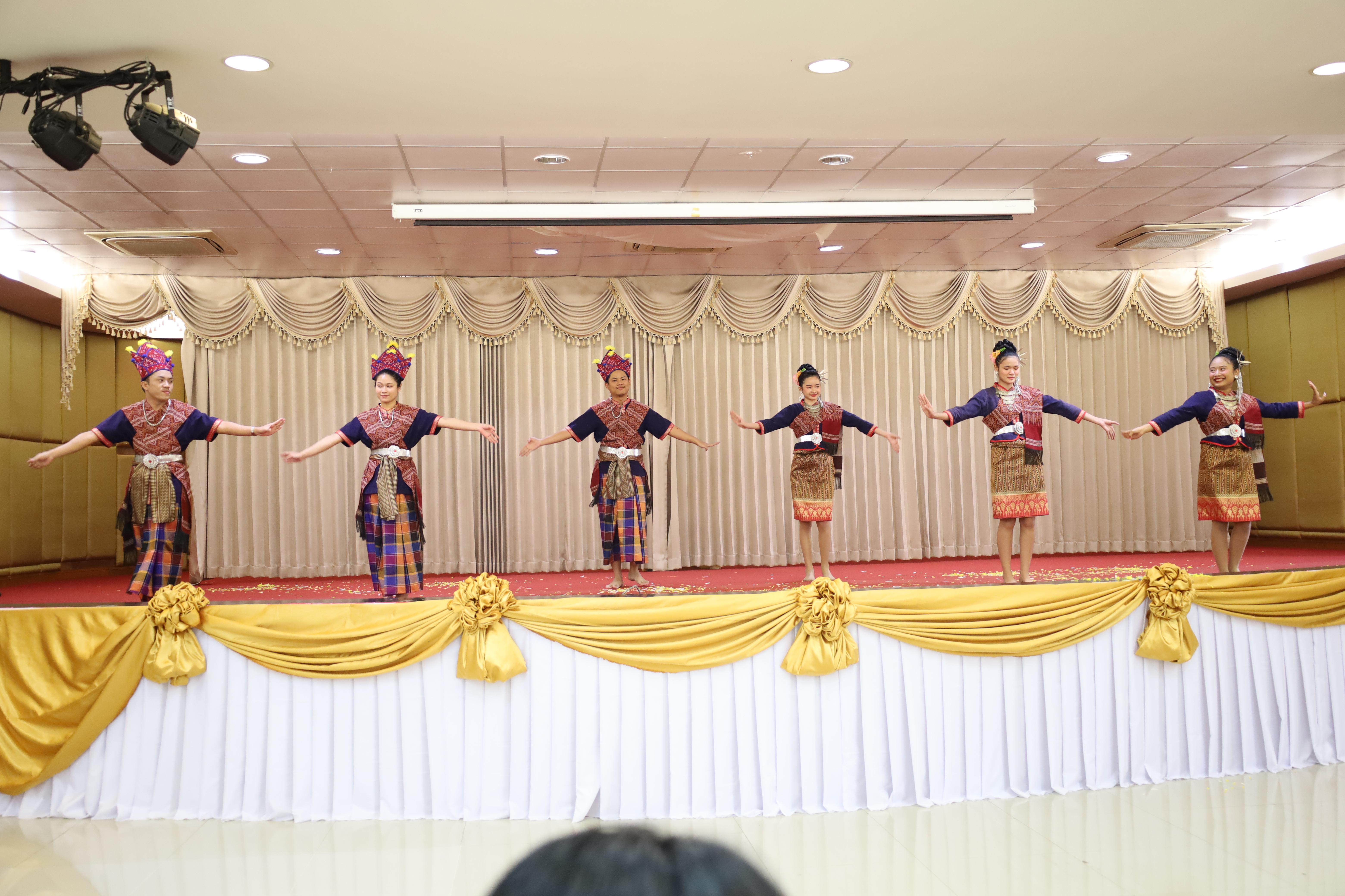 131. การแสดงรำ4ภาค