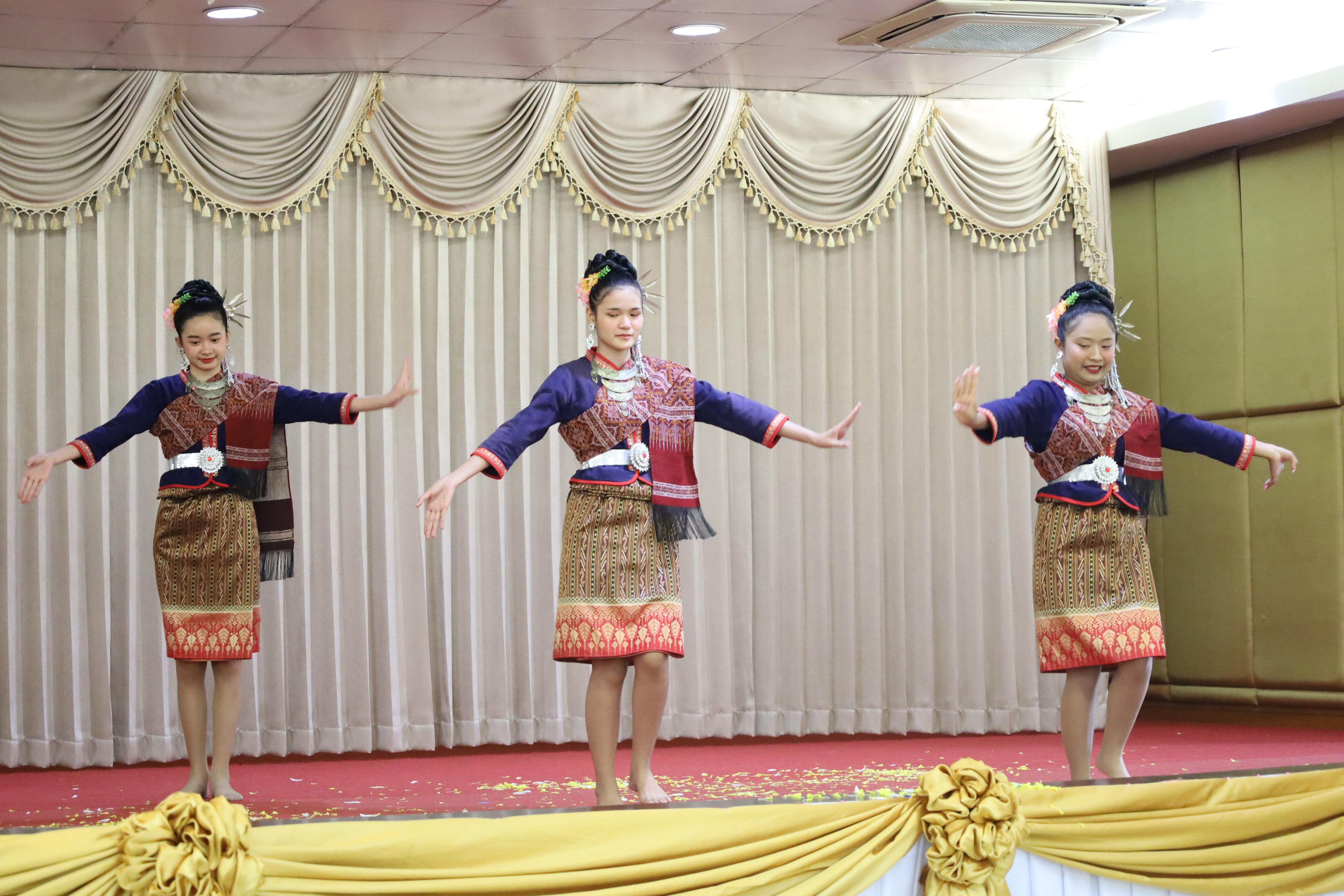 132. การแสดงรำ4ภาค
