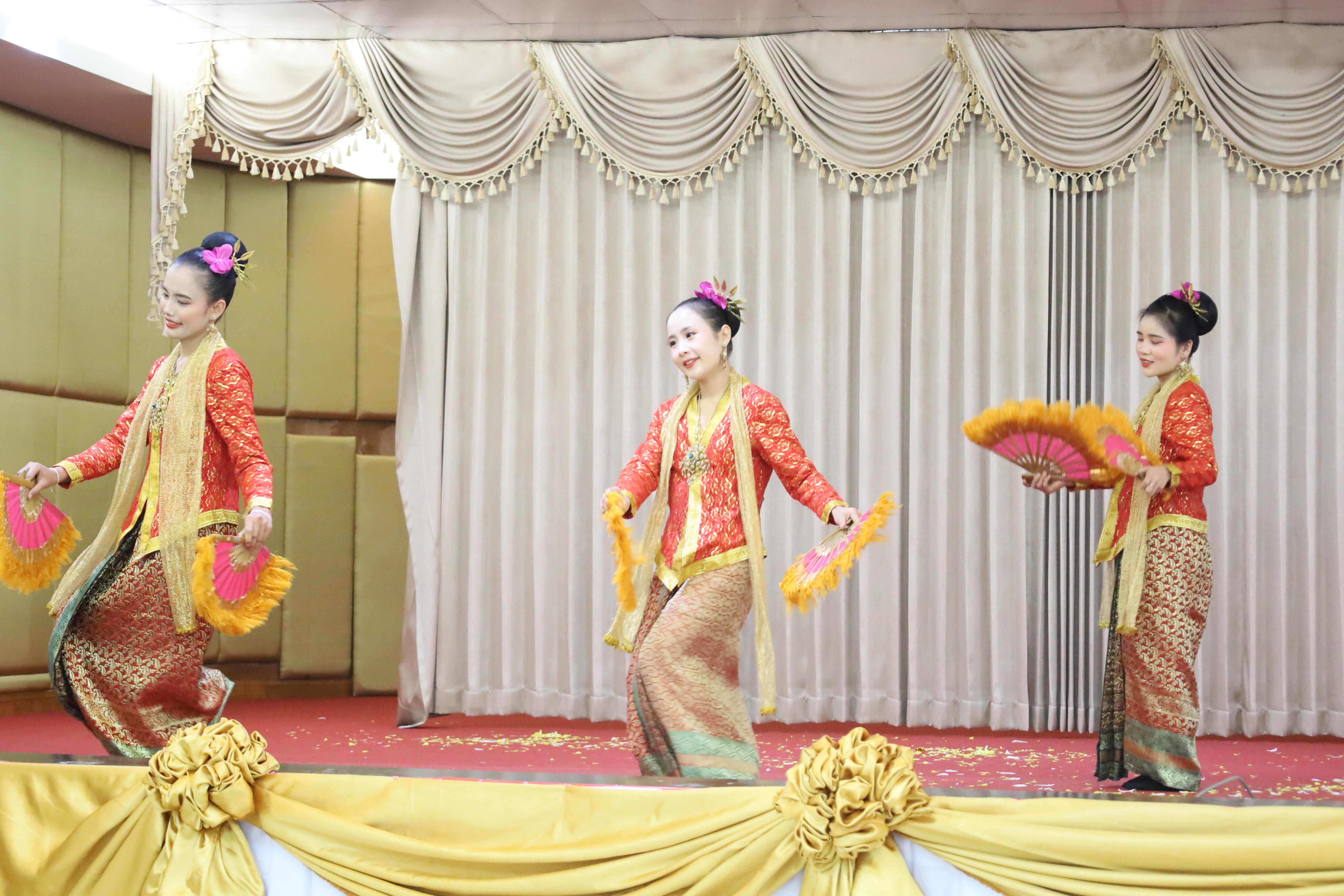 141. การแสดงรำ4ภาค