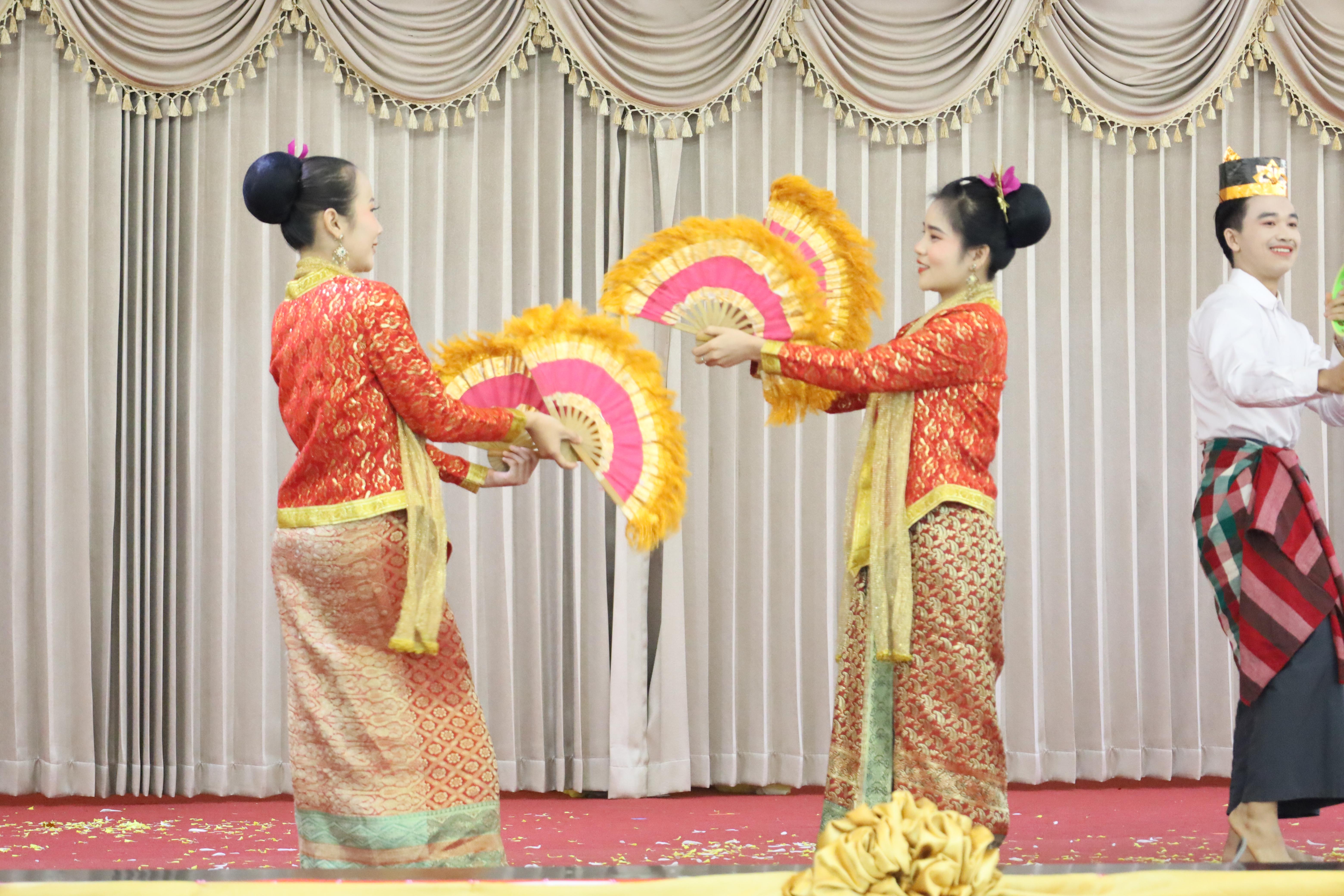 145. การแสดงรำ4ภาค