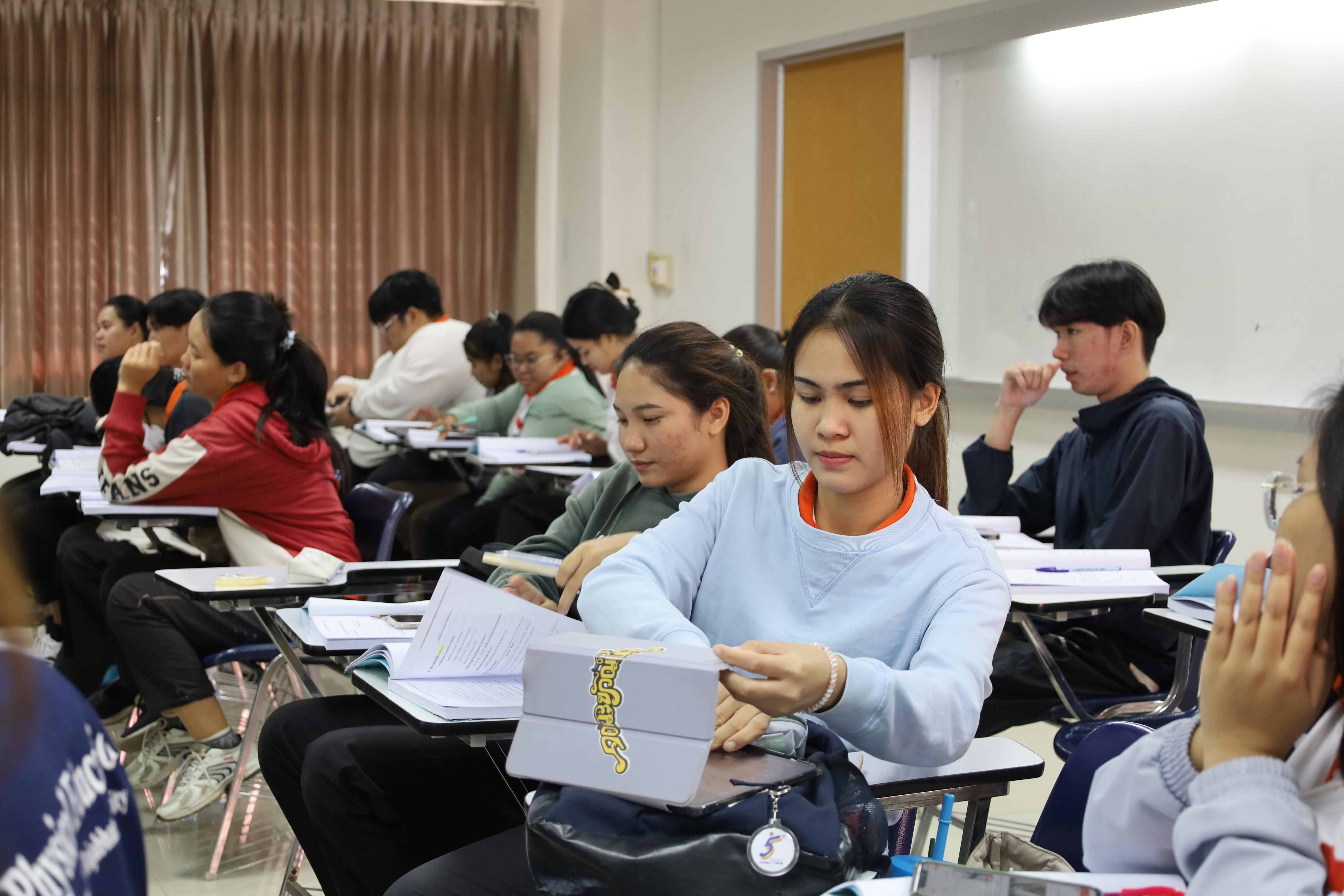 207. อบรมการพัฒนาภาษาอังกฤษสำหรับนักศึกษาครู