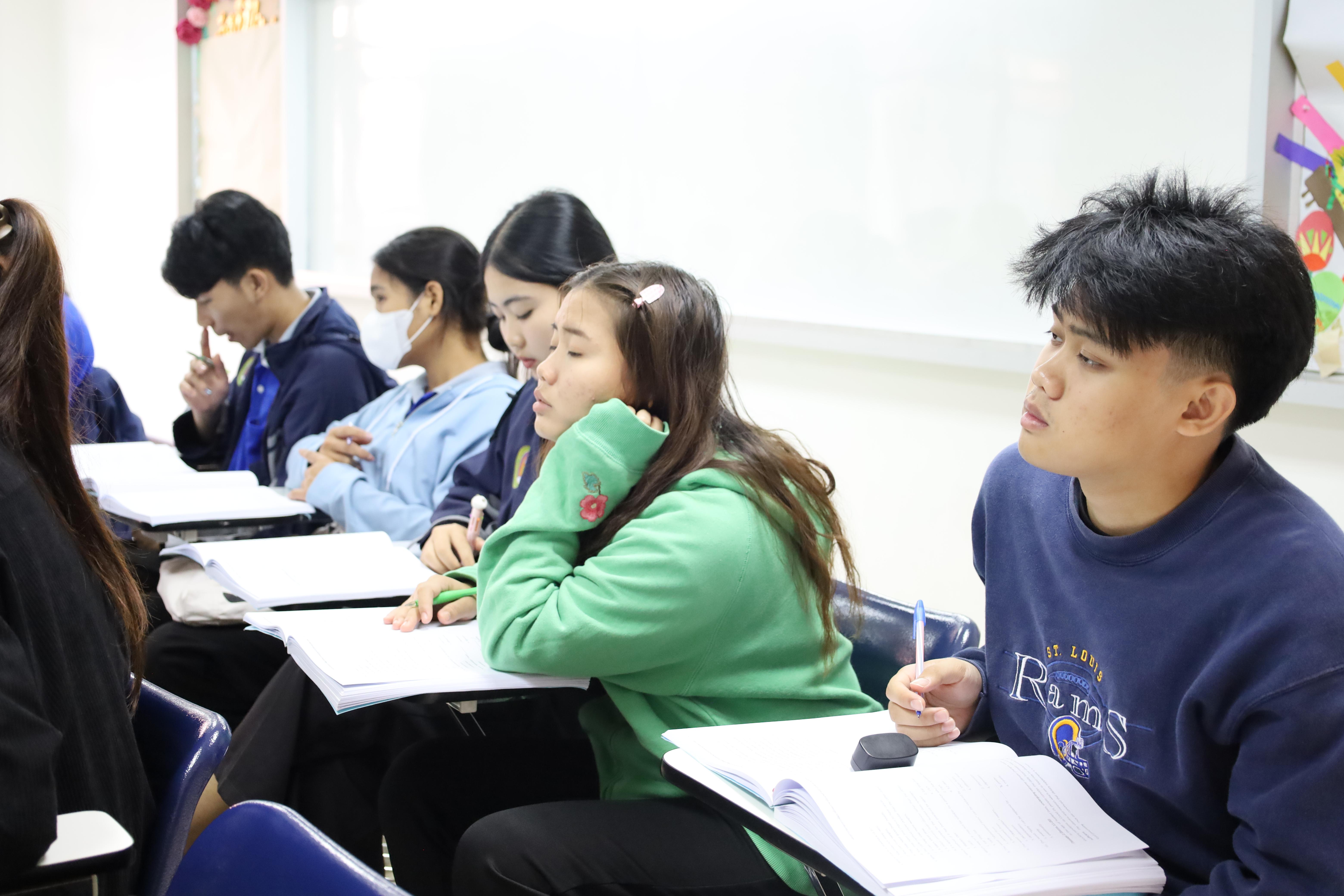 453. อบรมการพัฒนาภาษาอังกฤษสำหรับนักศึกษาครู