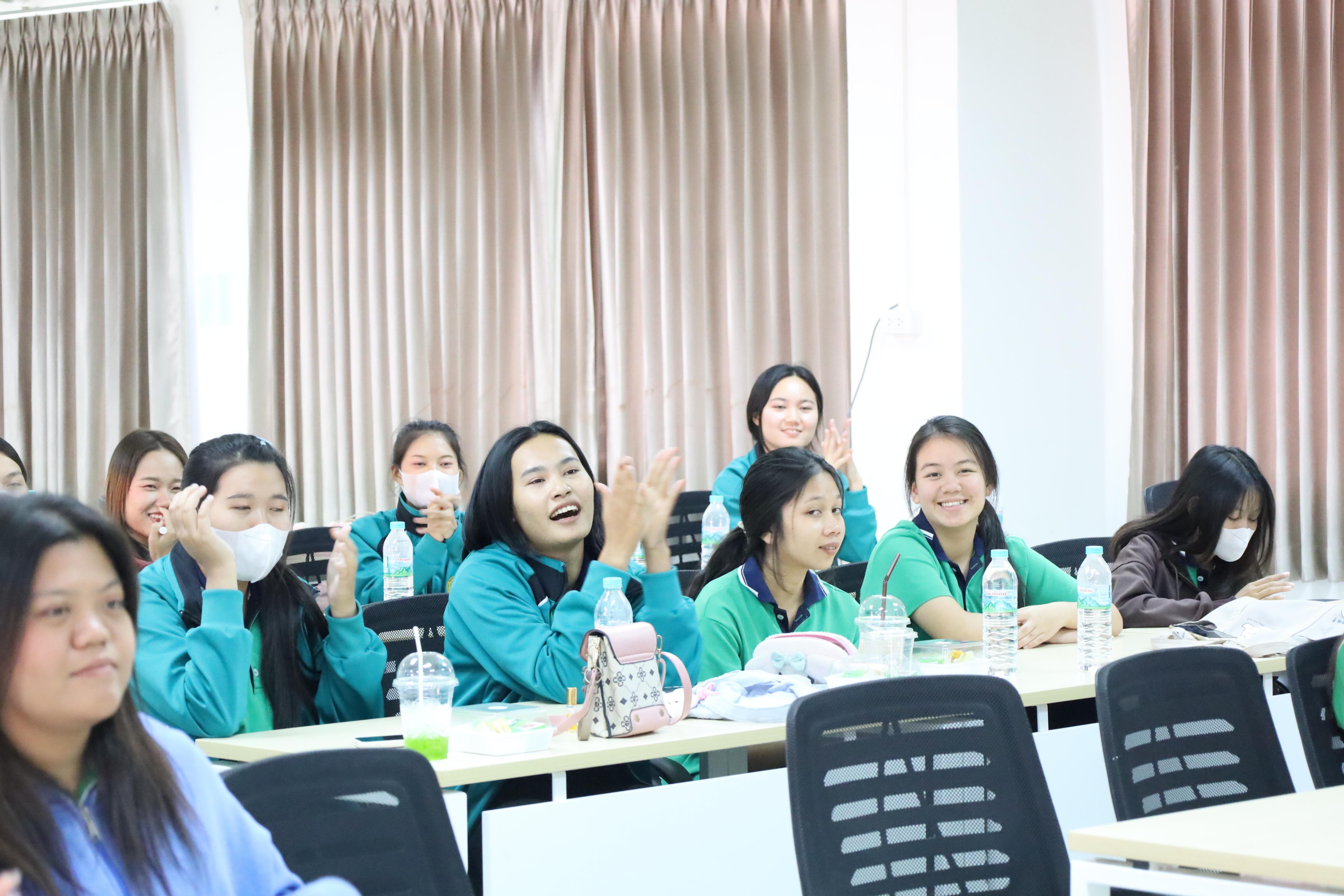 10. กิจกรรมอบรมเชิงปฏิบัติการศิลปะการแสดงละคร โปรแกรมวิชาการศึกษาปฐมวัย