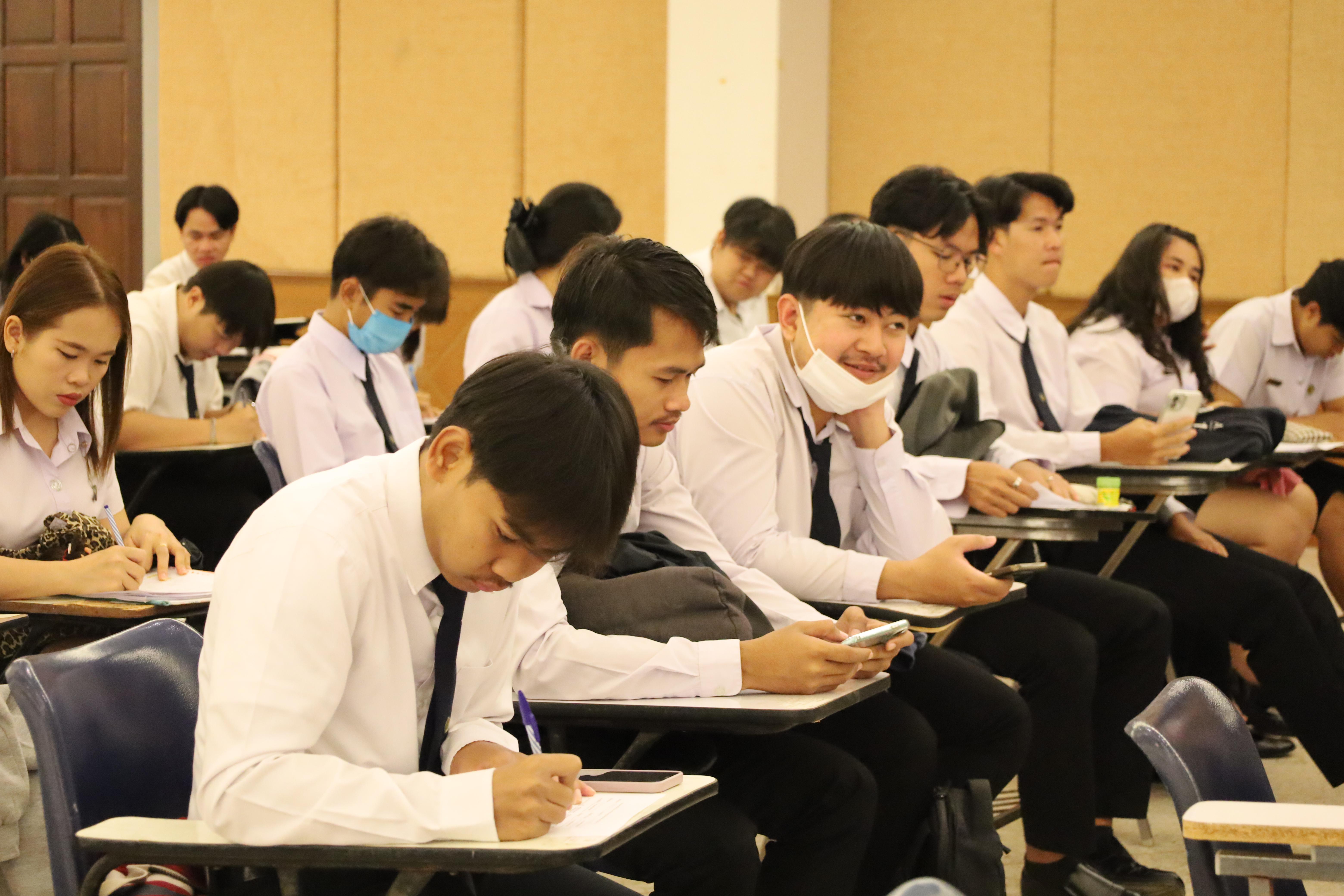 34. กิจกรรมสัมมนาและนำเสนอนวัตกรรมทางการศึกษานักศึกษาฝึกประสบการณ์วิชาชีพครู