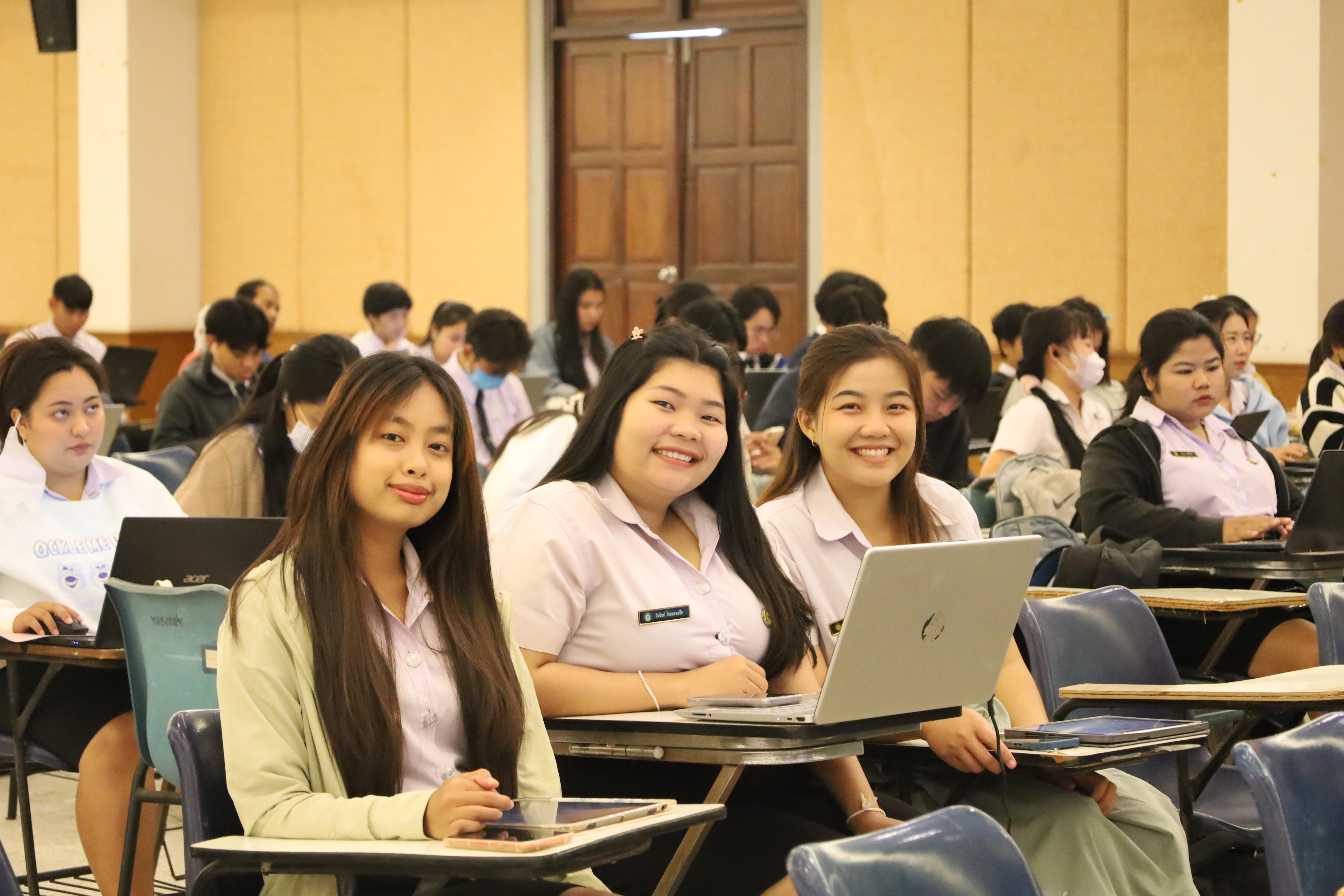 18. กิจกรรมสัมมนาและนำเสนอนวัตกรรมทางการศึกษานักศึกษาฝึกประสบการณ์วิชาชีพครู วันที่2