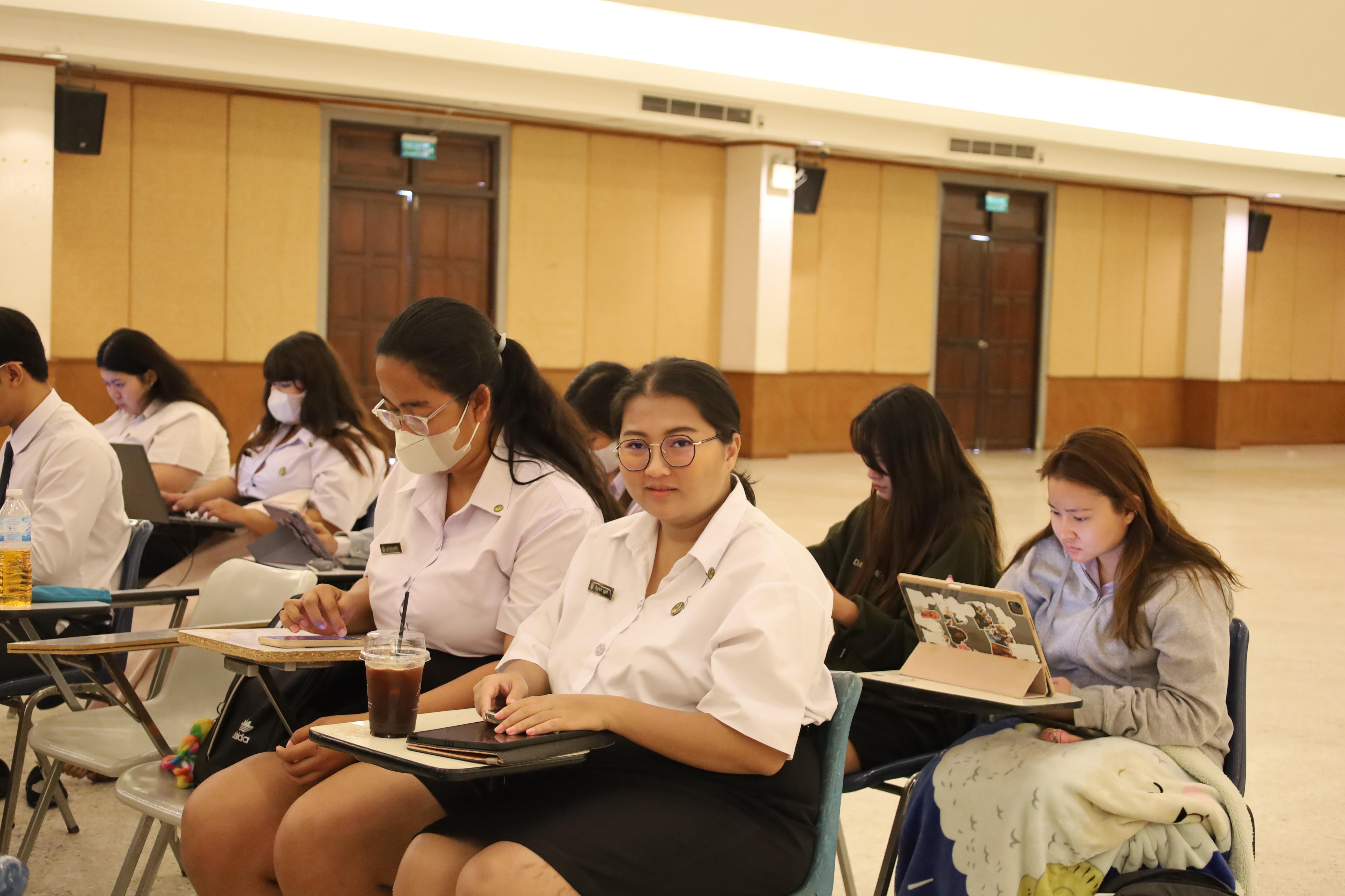 27. กิจกรรมสัมมนาและนำเสนอนวัตกรรมทางการศึกษานักศึกษาฝึกประสบการณ์วิชาชีพครู วันที่2