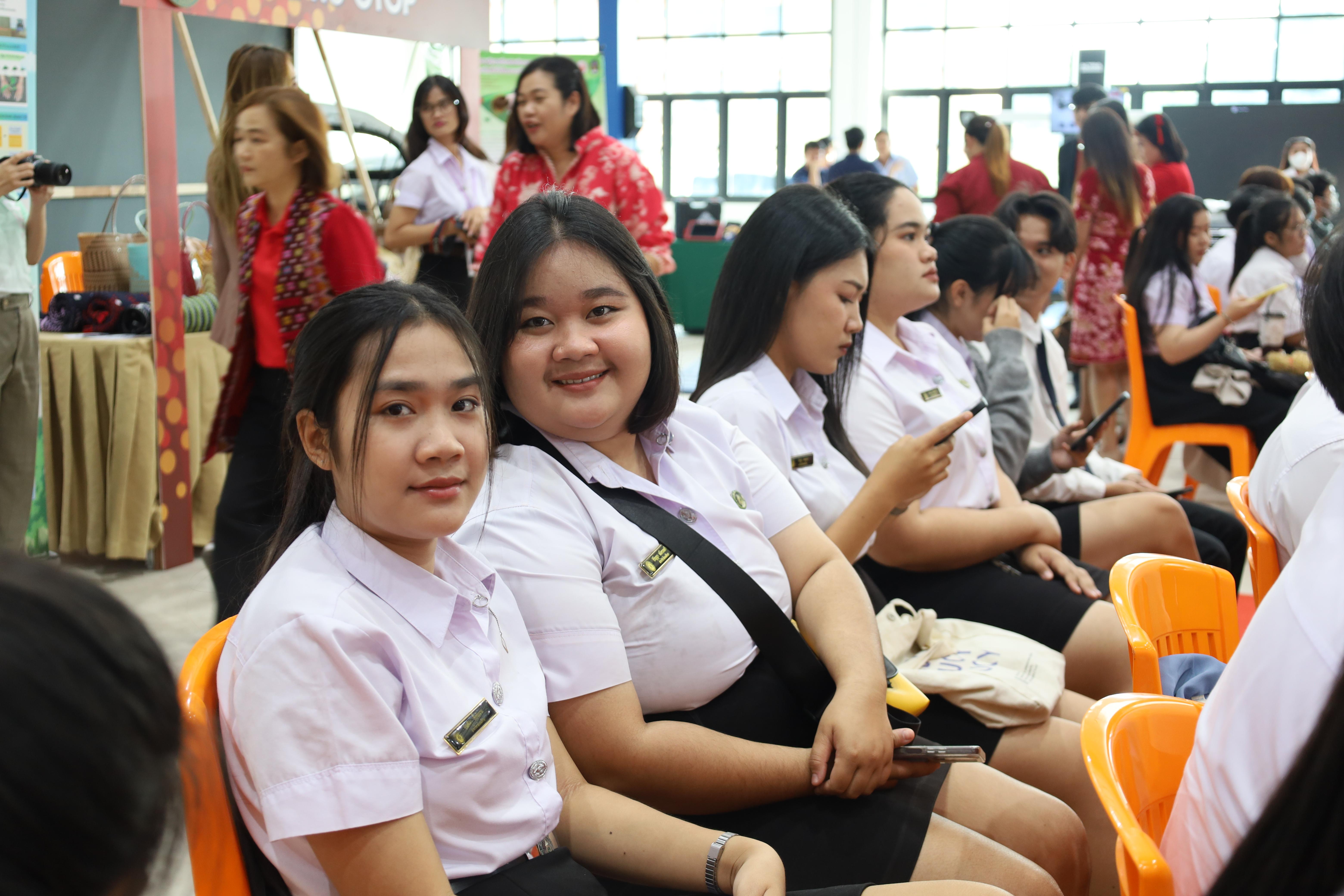 11. งานเปิดศูนย์การเรียนรู้ตลอดชีวิตและพัฒนามาตรฐานวิชาชีพ (LPC)