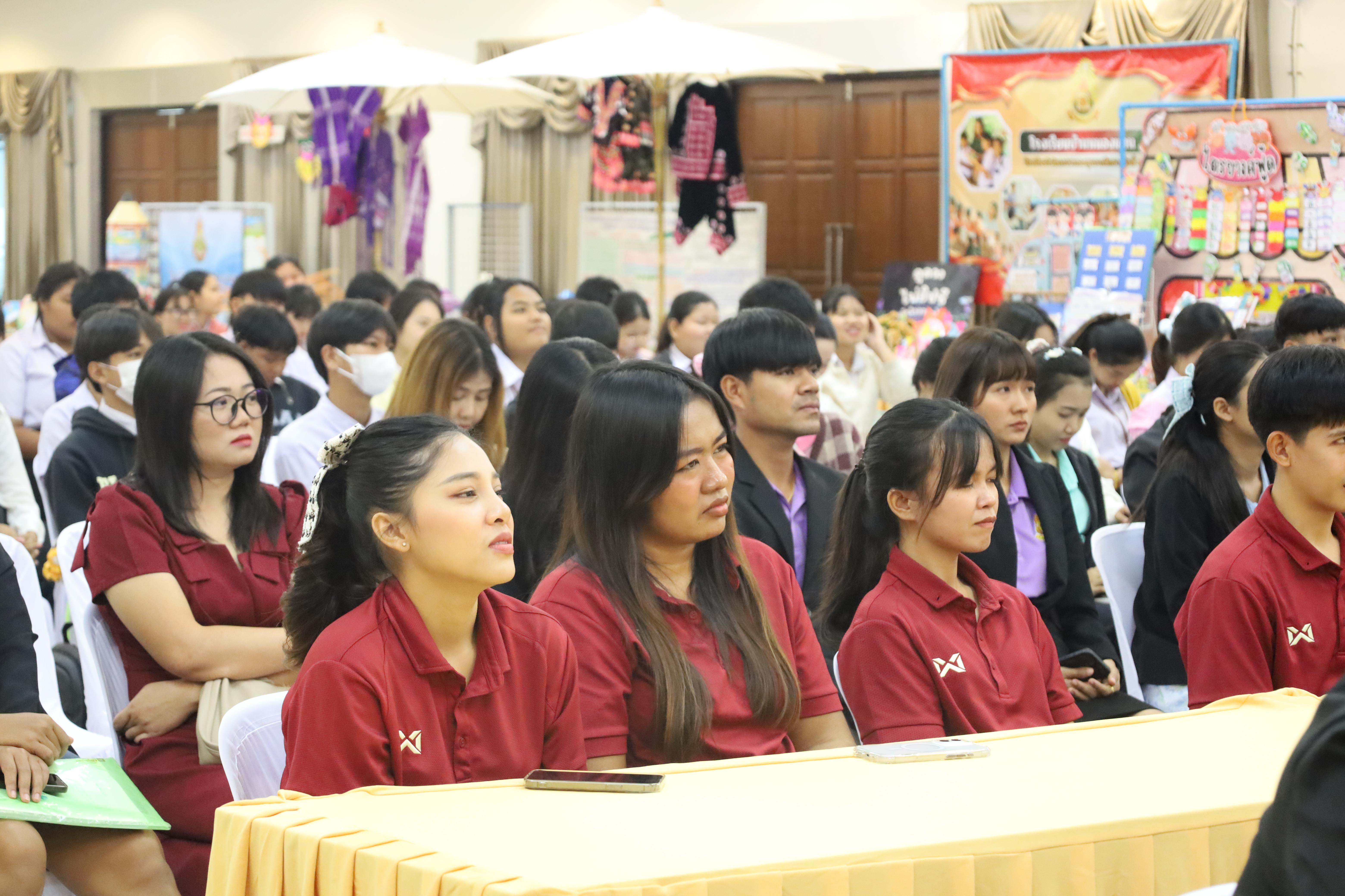 27. กิจกรรมสัมมนาเป็นหมู่คณะโครงการยกระดับการจัดการเรียนรู้โรงเรียนเครือข่ายขนาดเล็ก