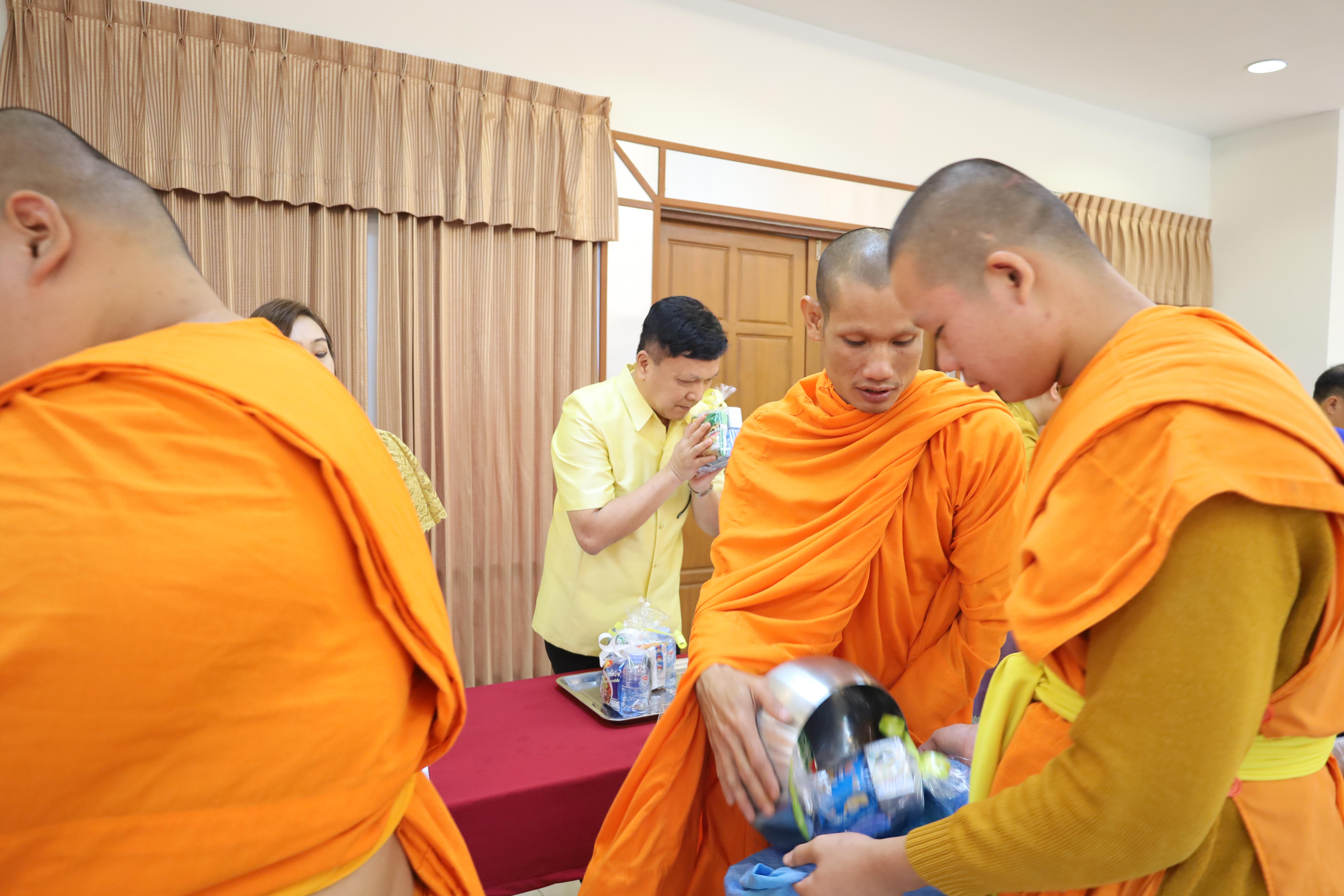 20. ทำบุญครบรอบม.ราชภัฏกำแพงเพชร แม่สอด