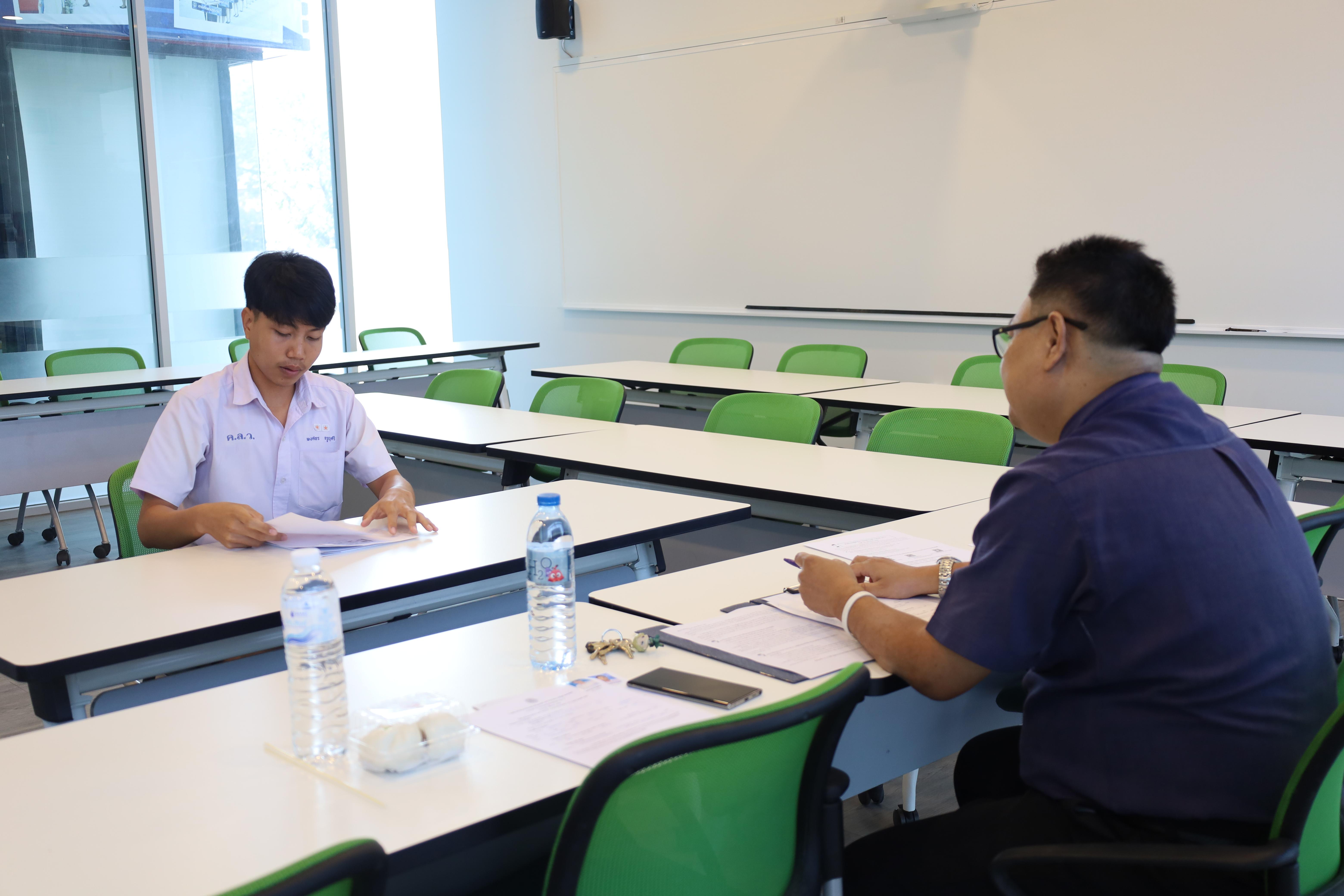 20. บรรยากาศการสอบสัมภาษณ์นักศึกษารอบ 2