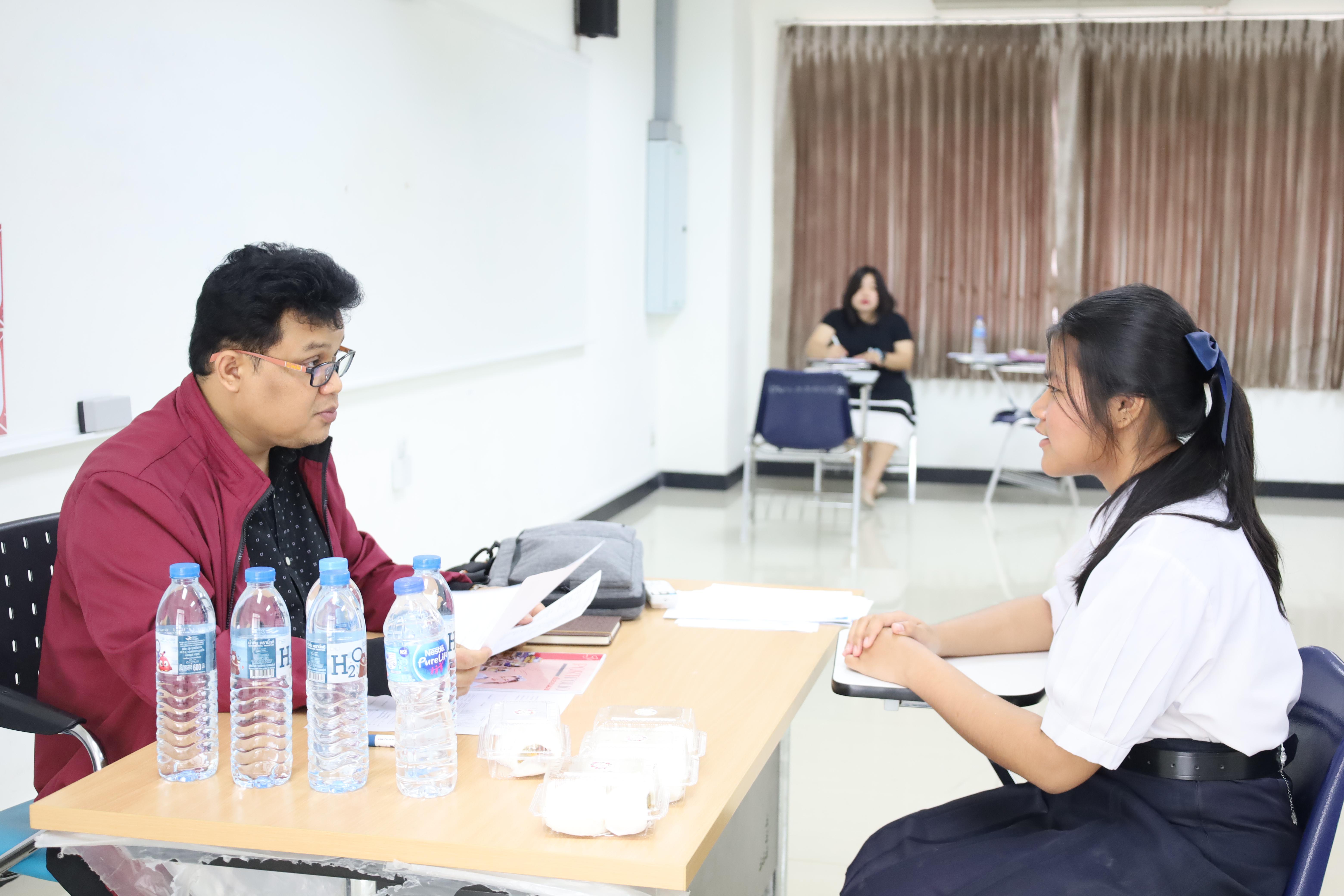 34. บรรยากาศการสอบสัมภาษณ์นักศึกษารอบ 2