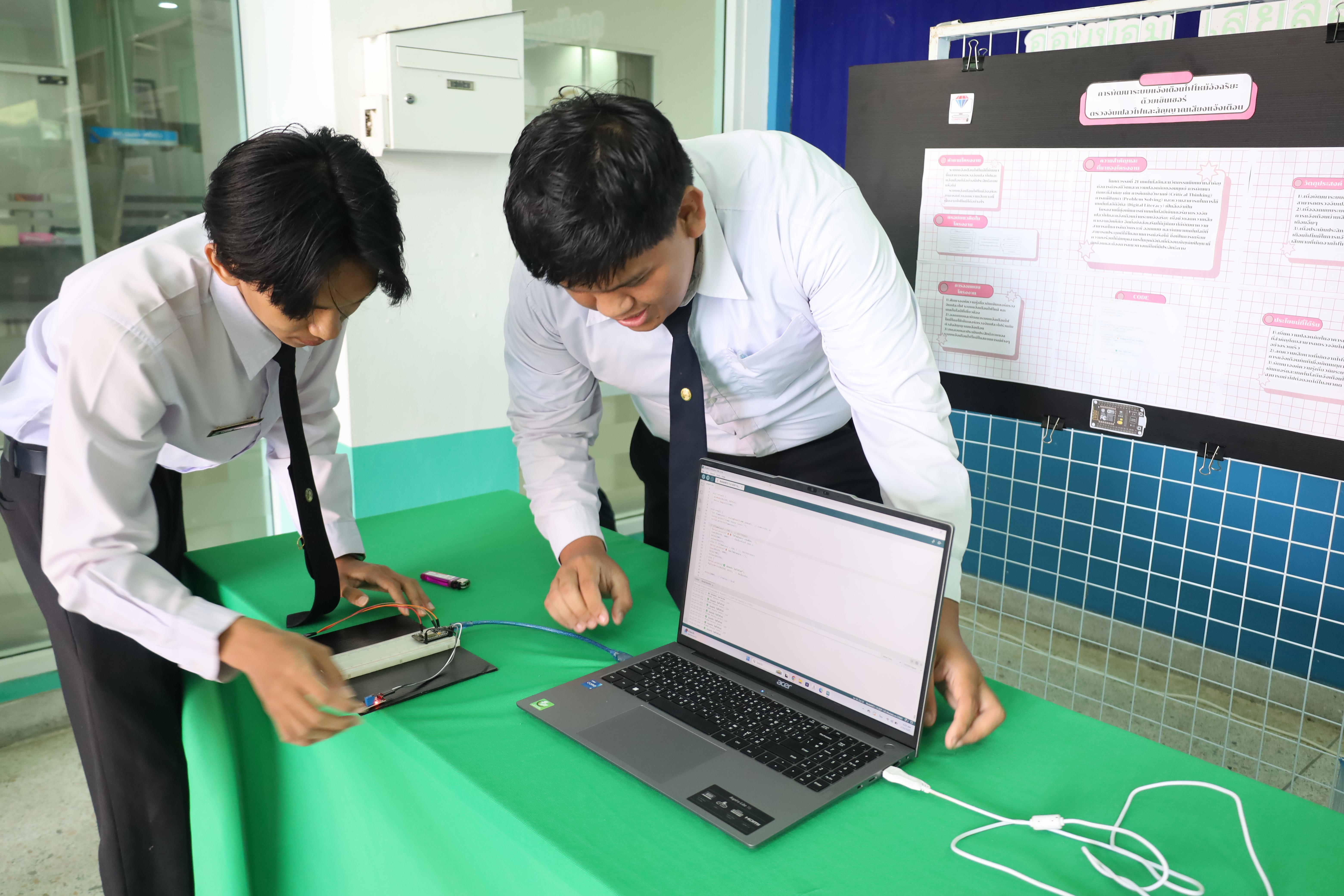 5. นิทรรศการแสดงผลงานและประเมินโครงงานเทคโนโลยี IoT