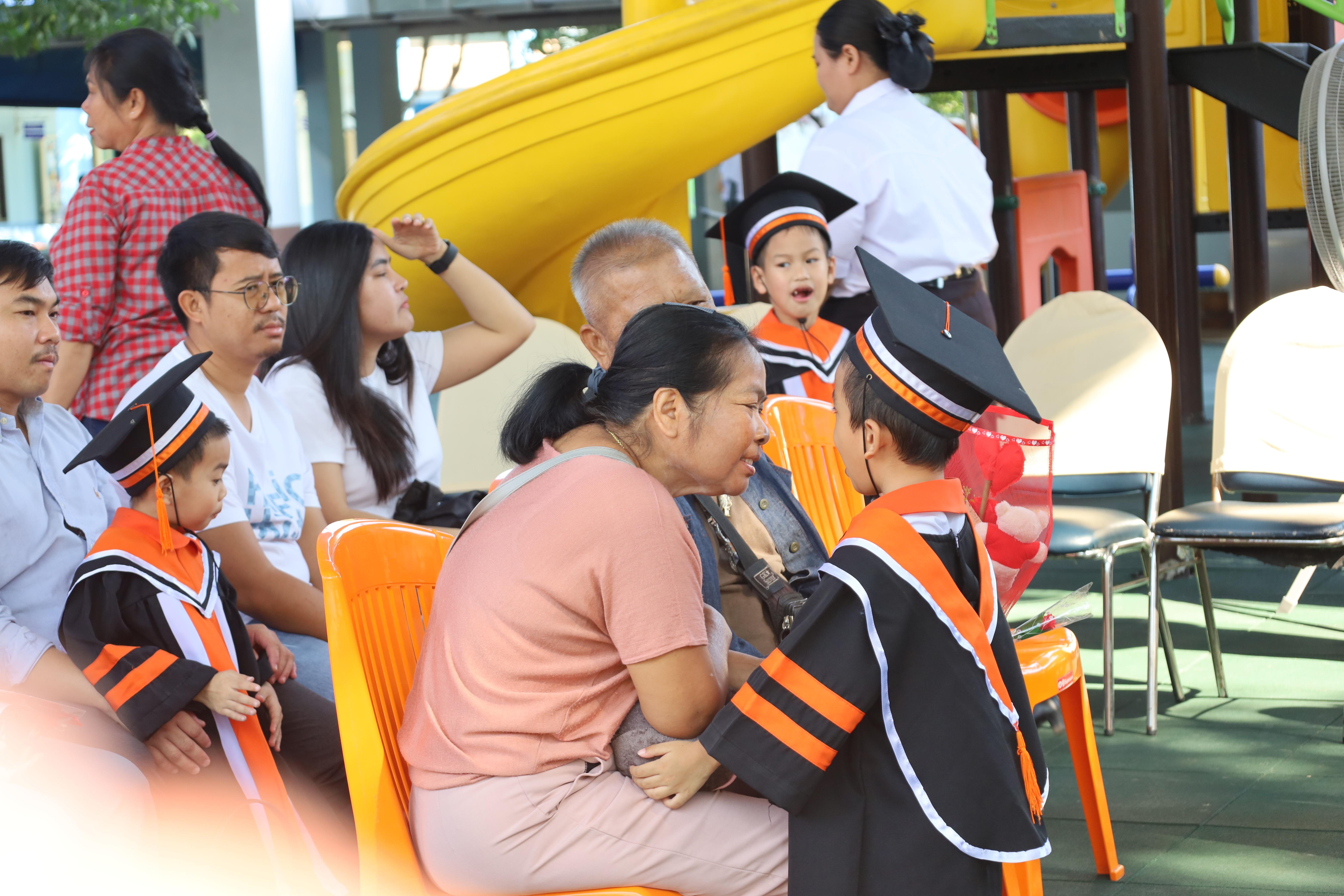 6. กิจกรรมบัณฑิตน้อย โรงเรียนอนุบาลราชภัฏกำแพงเพชร