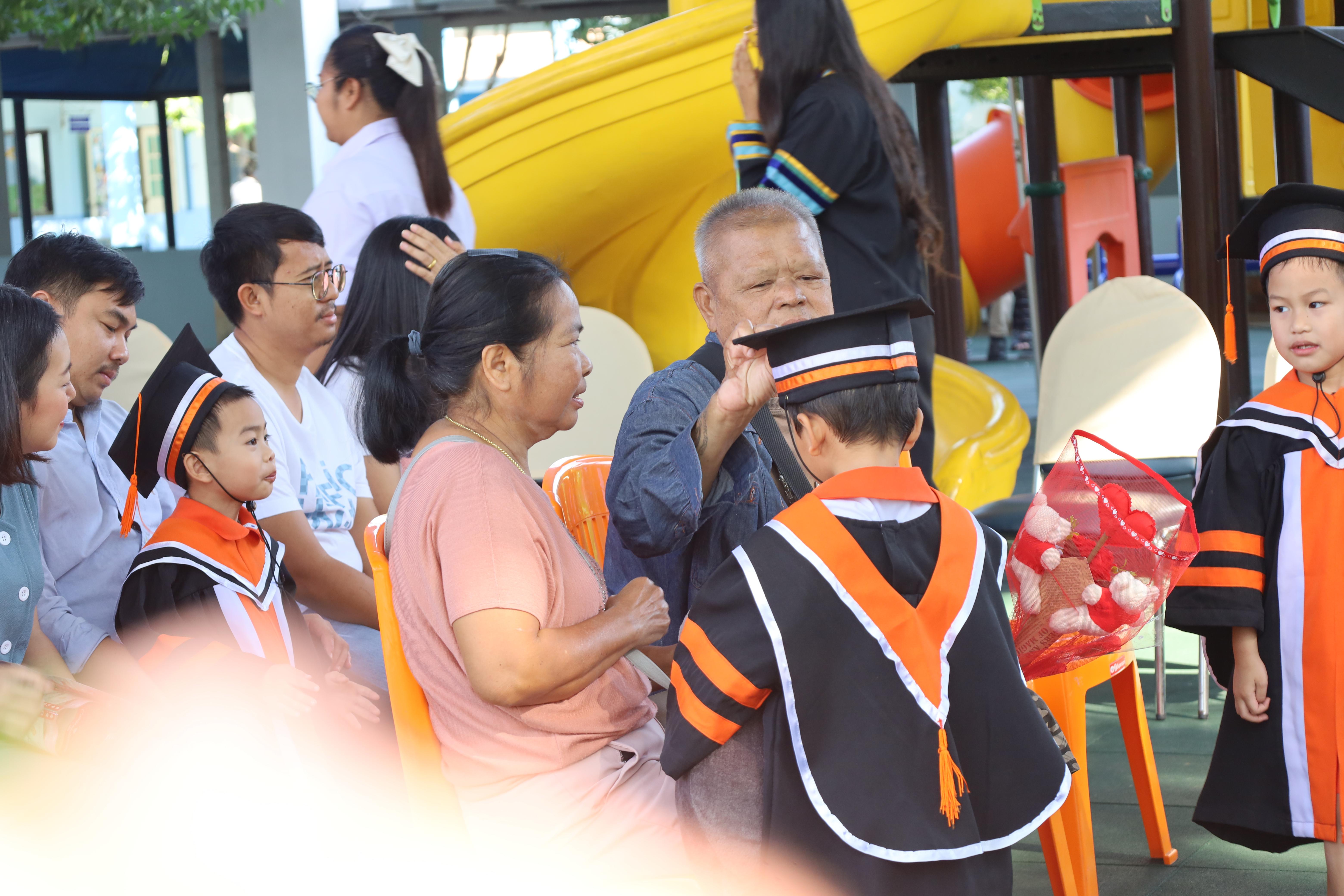 8. กิจกรรมบัณฑิตน้อย โรงเรียนอนุบาลราชภัฏกำแพงเพชร