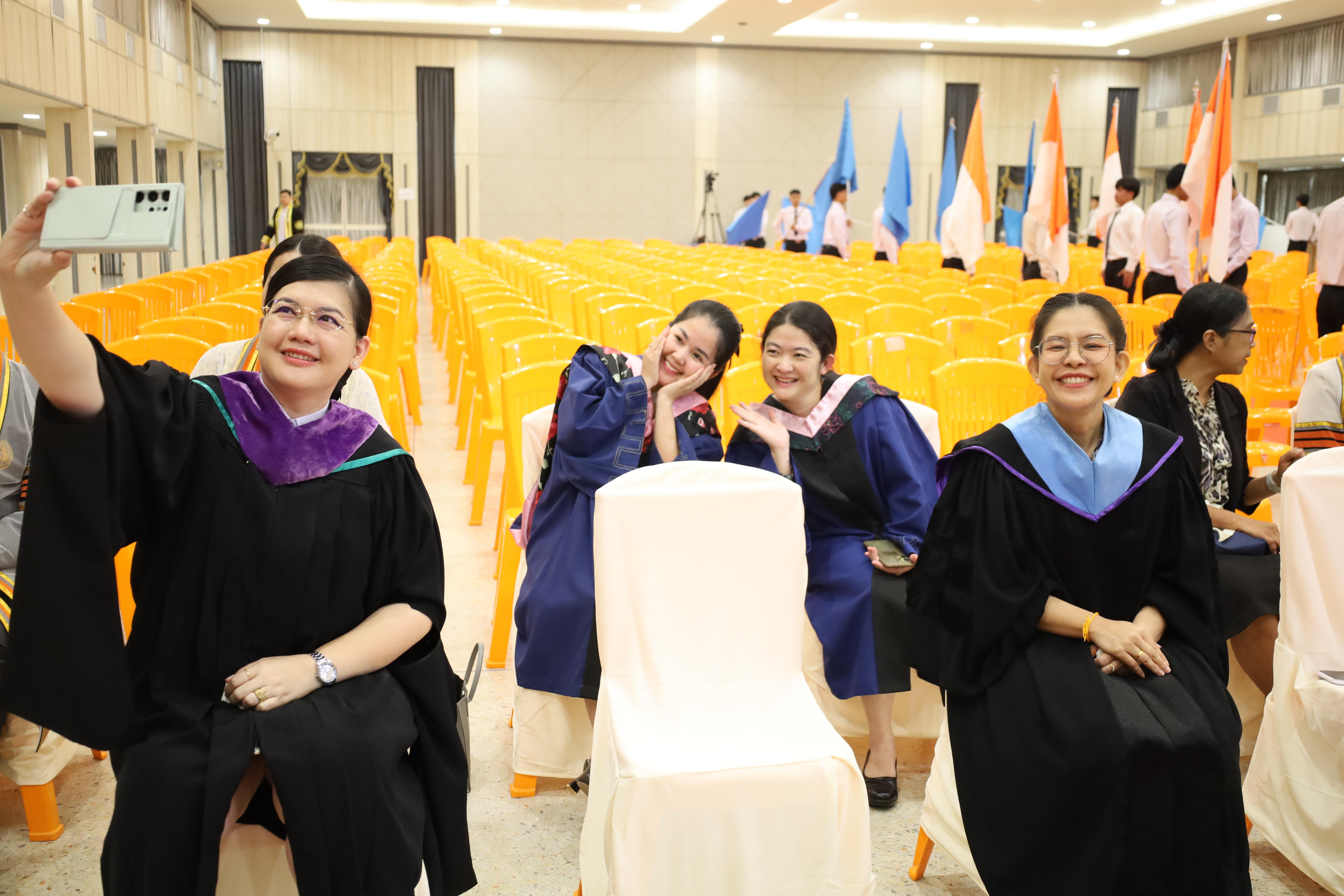 37. งานปัจฉิมนิเทศนักศึกษาหลักสูตรครุศาสตรบัณฑิต