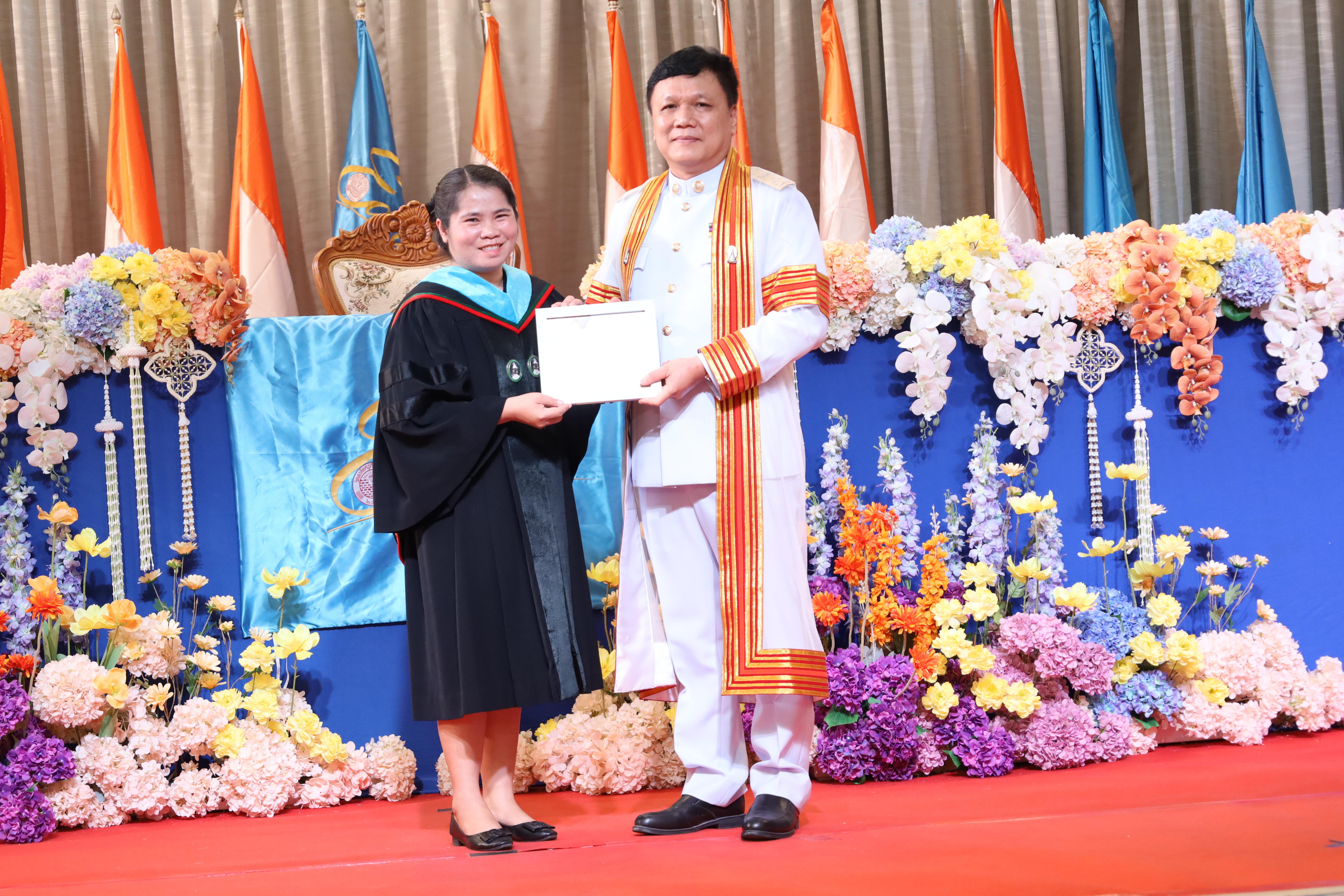 215. งานปัจฉิมนิเทศนักศึกษาหลักสูตรครุศาสตรบัณฑิต