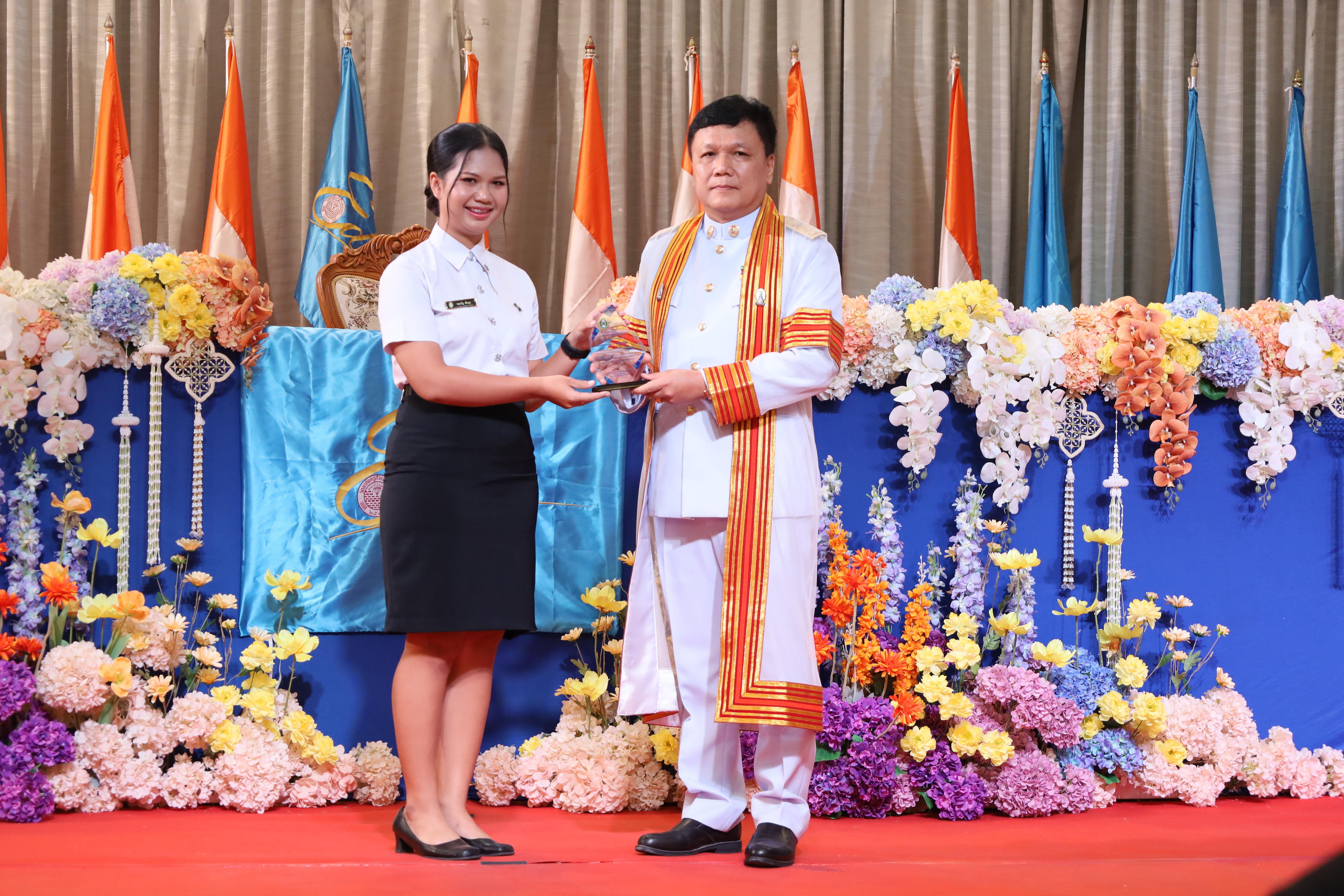281. งานปัจฉิมนิเทศนักศึกษาหลักสูตรครุศาสตรบัณฑิต