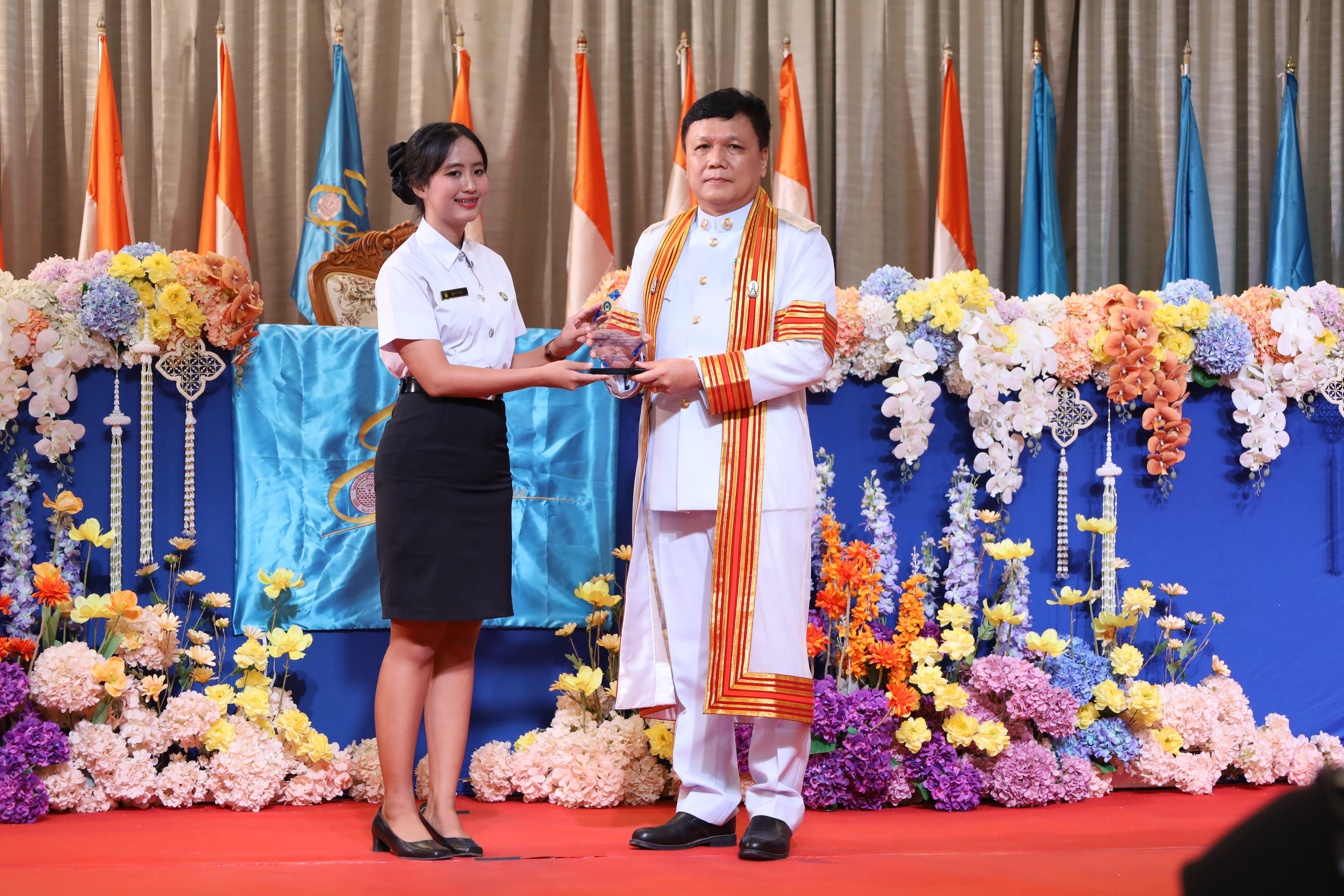282. งานปัจฉิมนิเทศนักศึกษาหลักสูตรครุศาสตรบัณฑิต